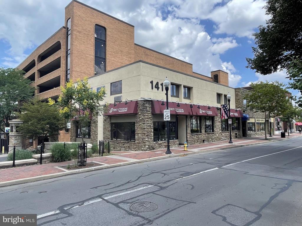 141 W BEAVER AVENUE