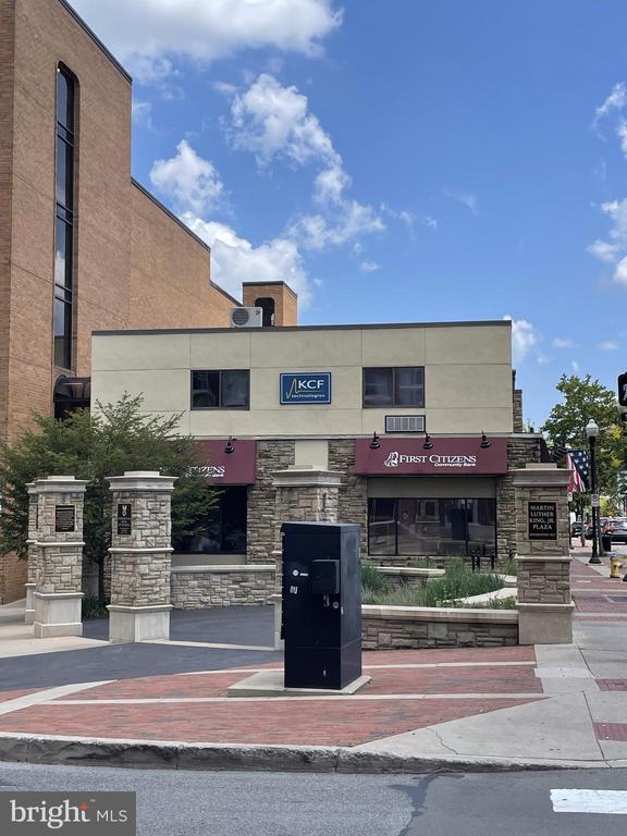 141 W BEAVER AVENUE