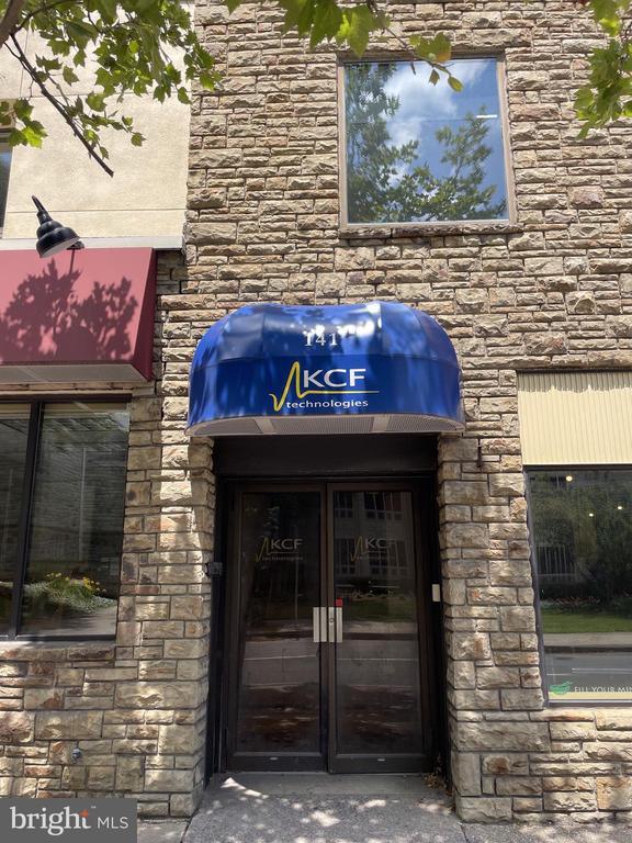 141 W BEAVER AVENUE