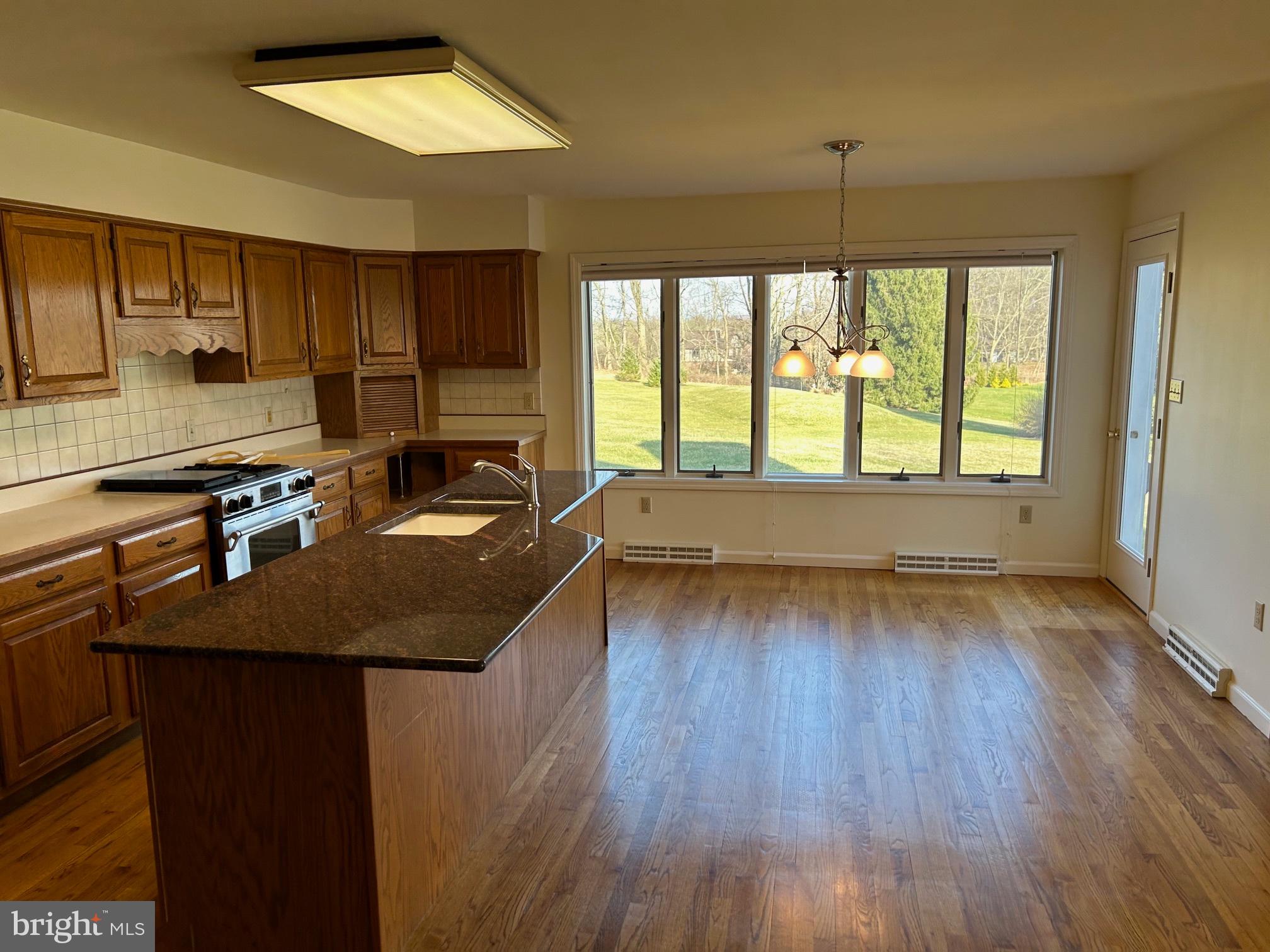 203 E WILLOWOOD COURT