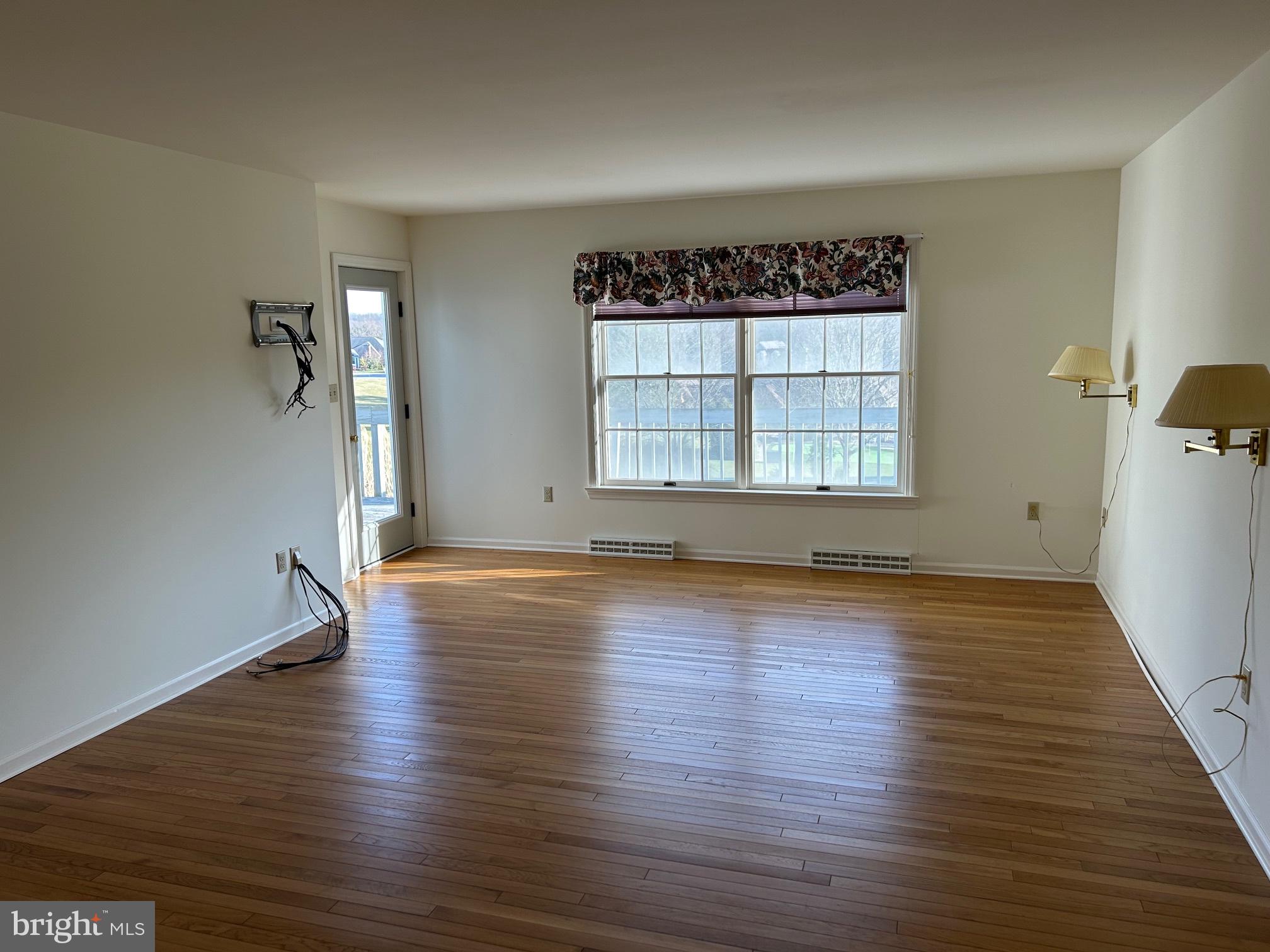 203 E WILLOWOOD COURT