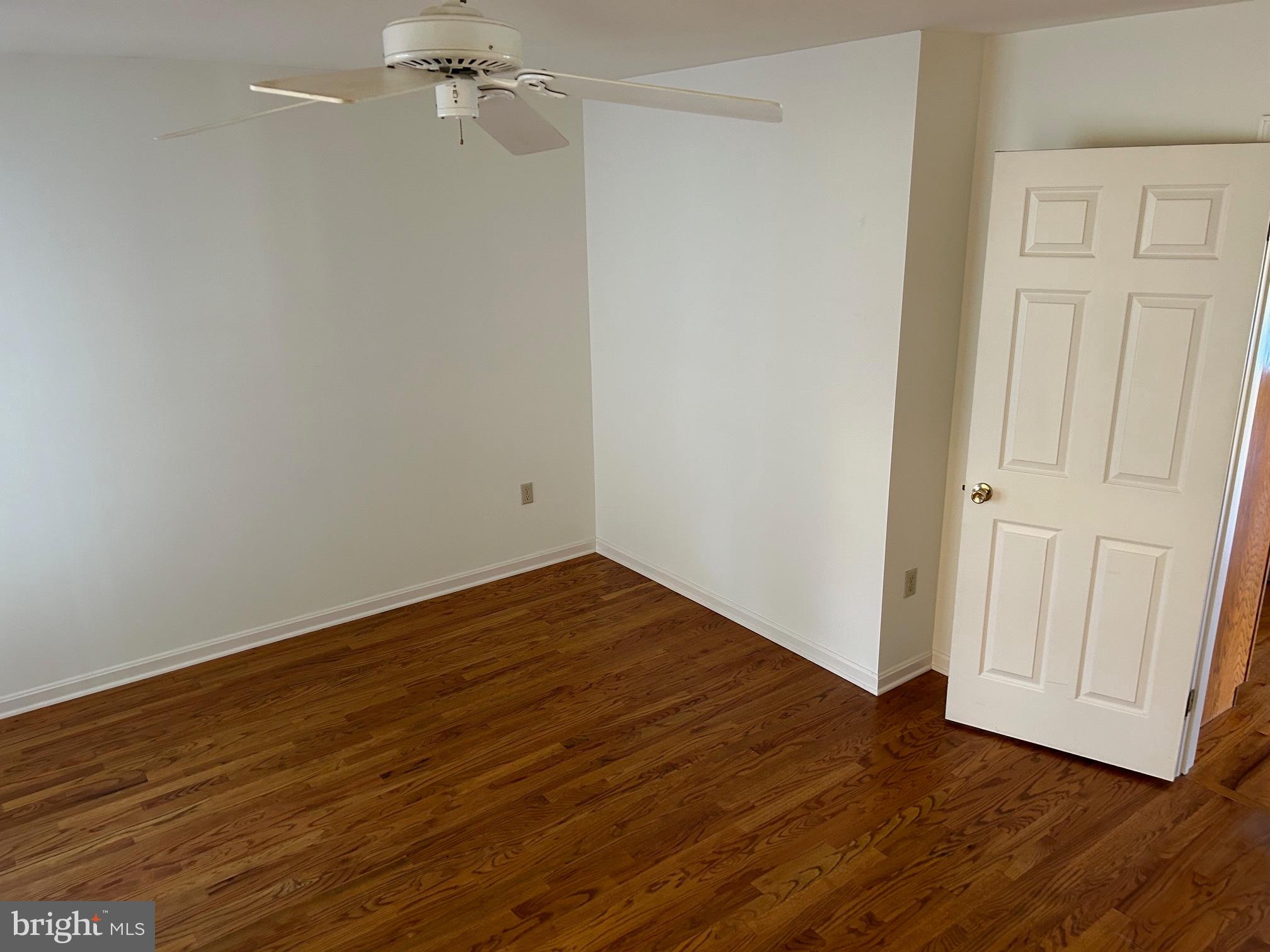 203 E WILLOWOOD COURT