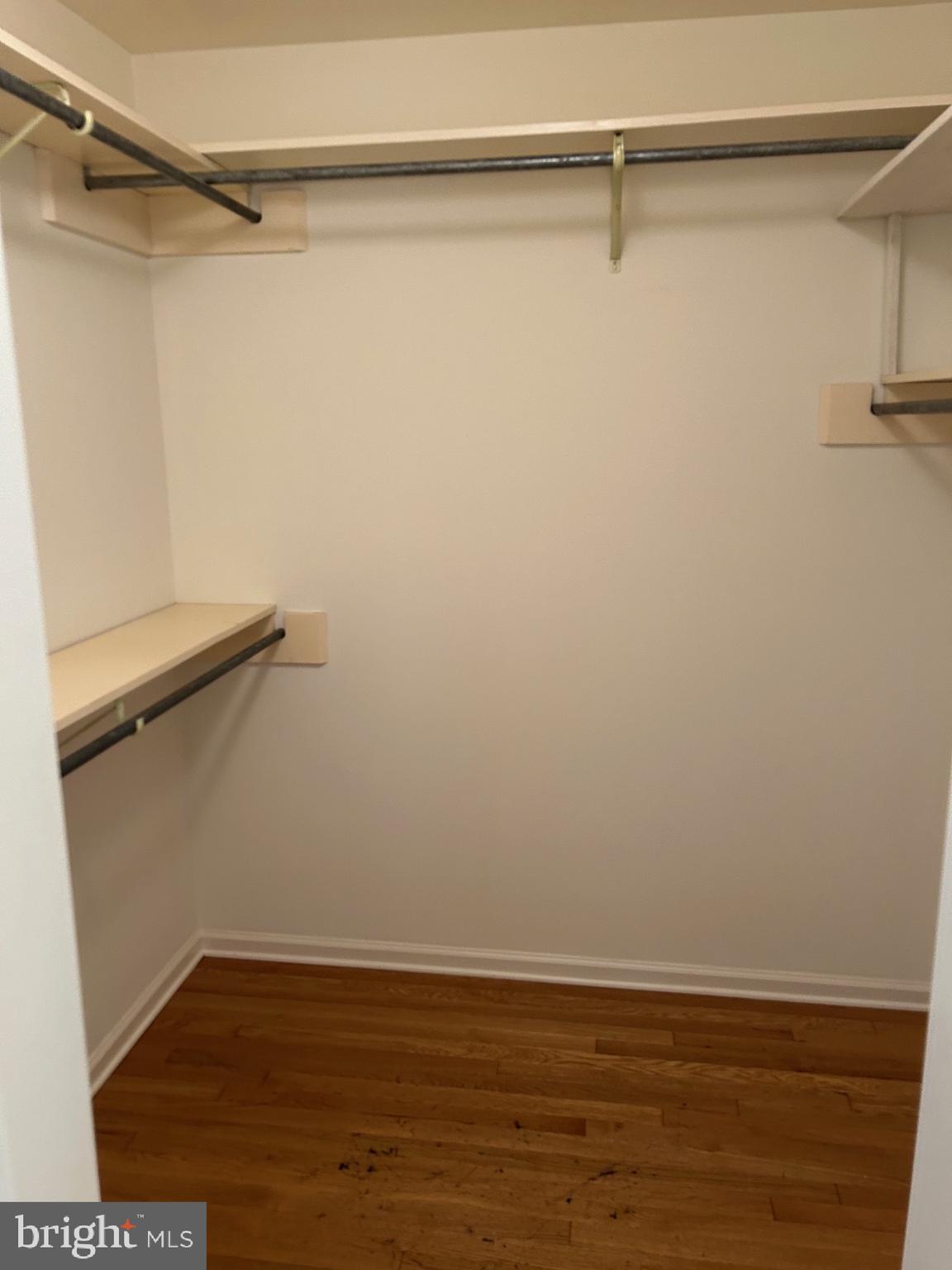 203 E WILLOWOOD COURT