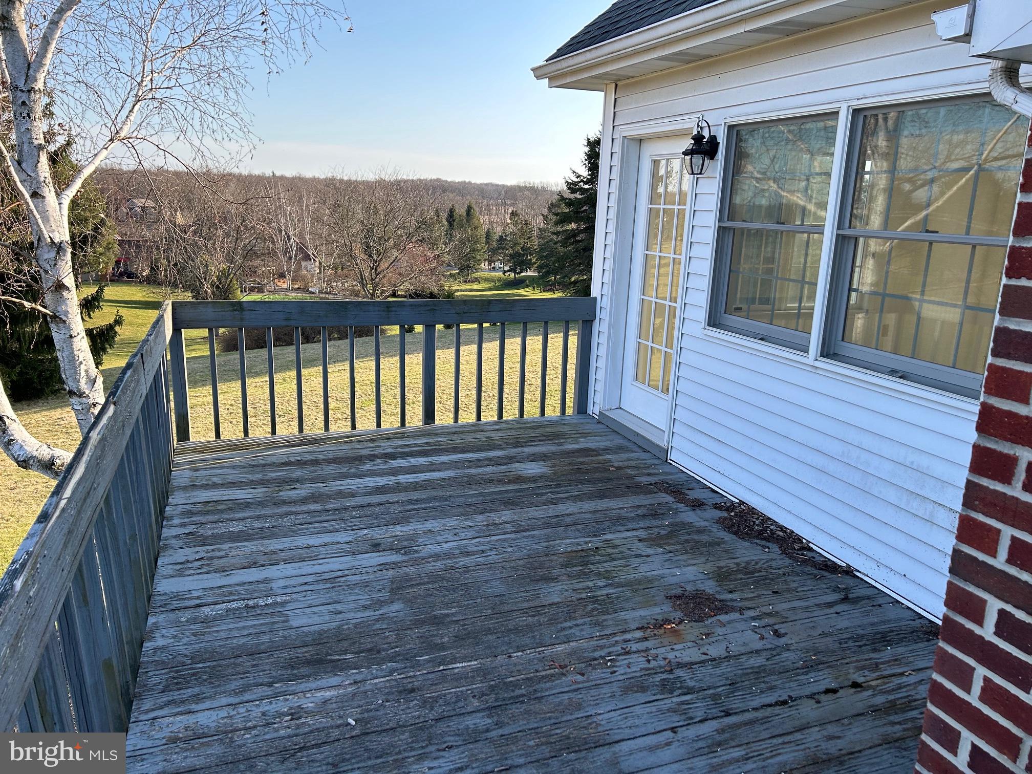 203 E WILLOWOOD COURT