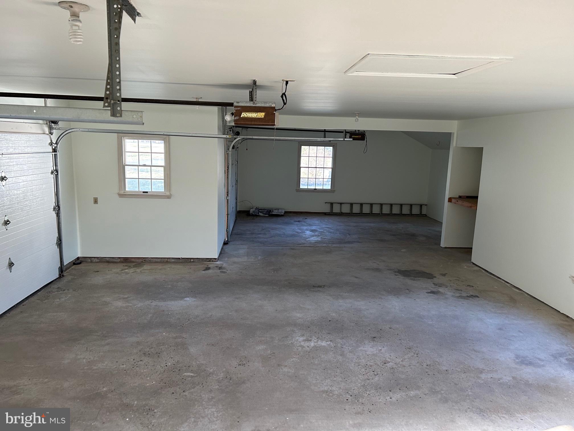 203 E WILLOWOOD COURT