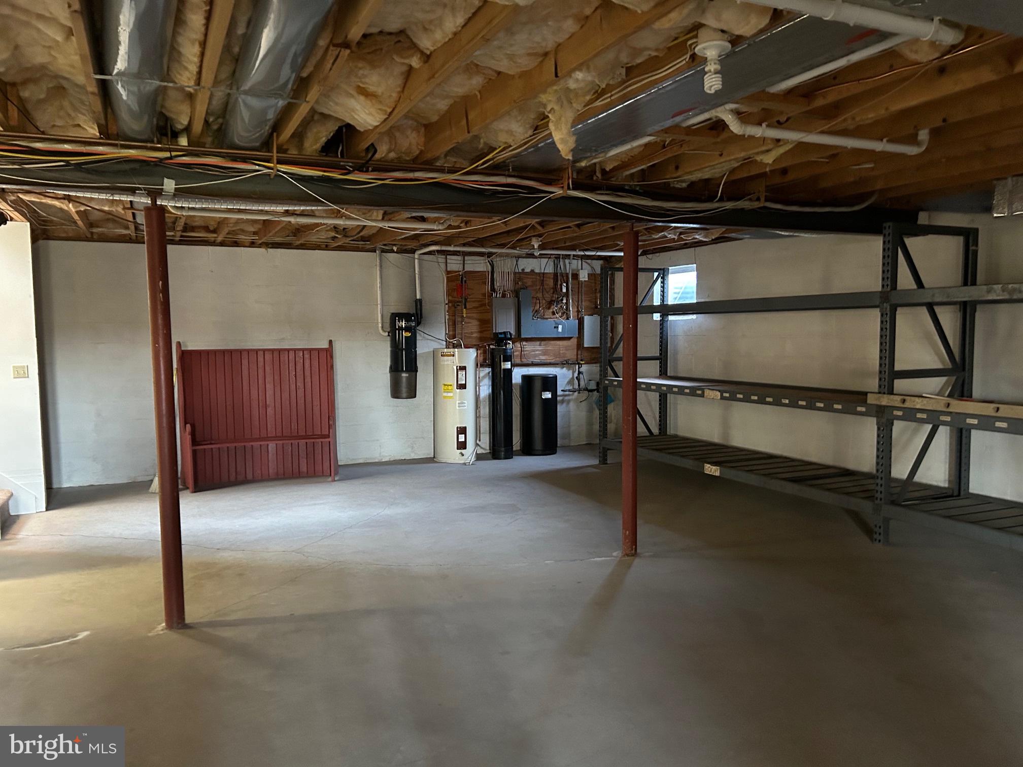 203 E WILLOWOOD COURT