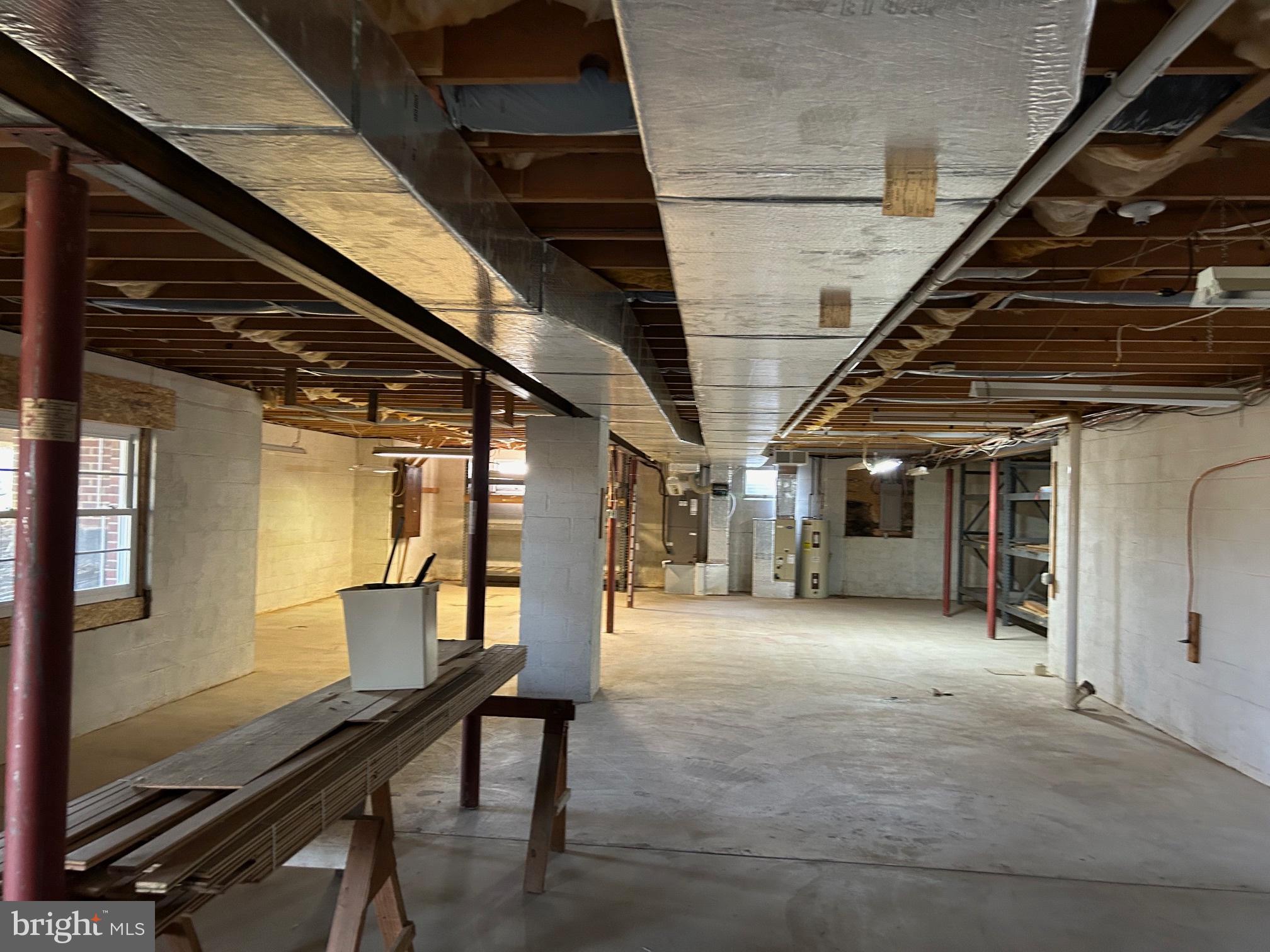 203 E WILLOWOOD COURT