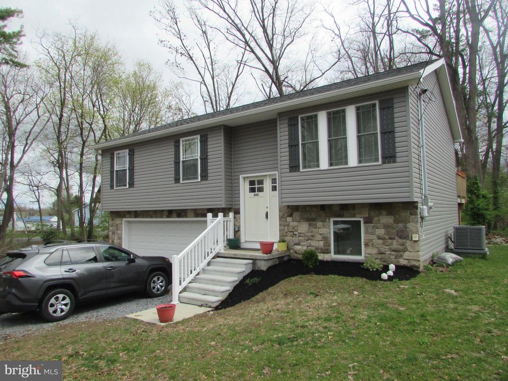 205 MIDDLE STREET