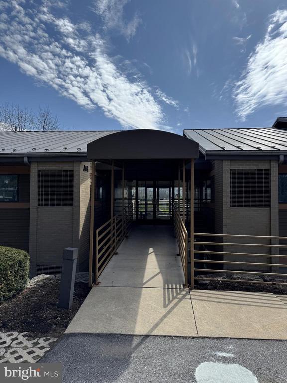 220 REGENT COURT A