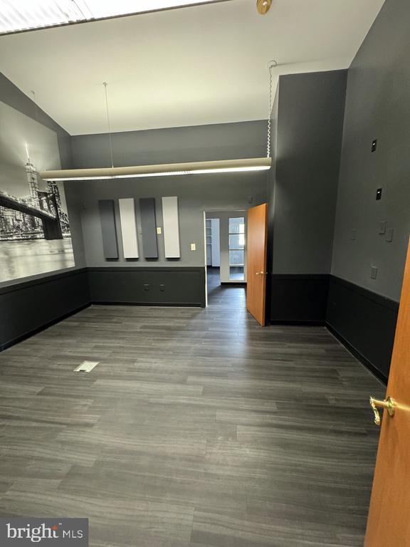 220 REGENT COURT A