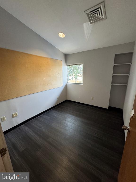 220 REGENT COURT A