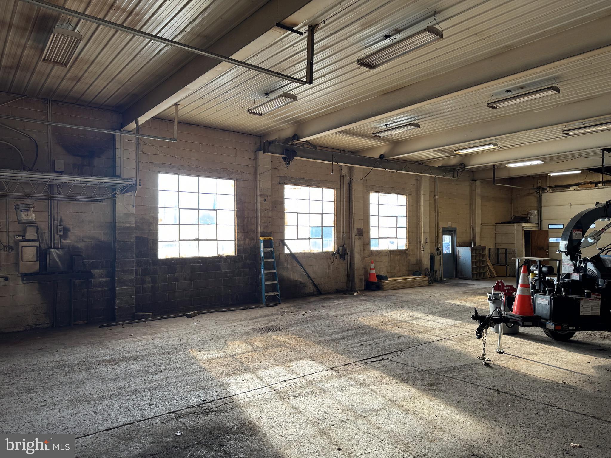 1831 W COLLEGE AVENUE