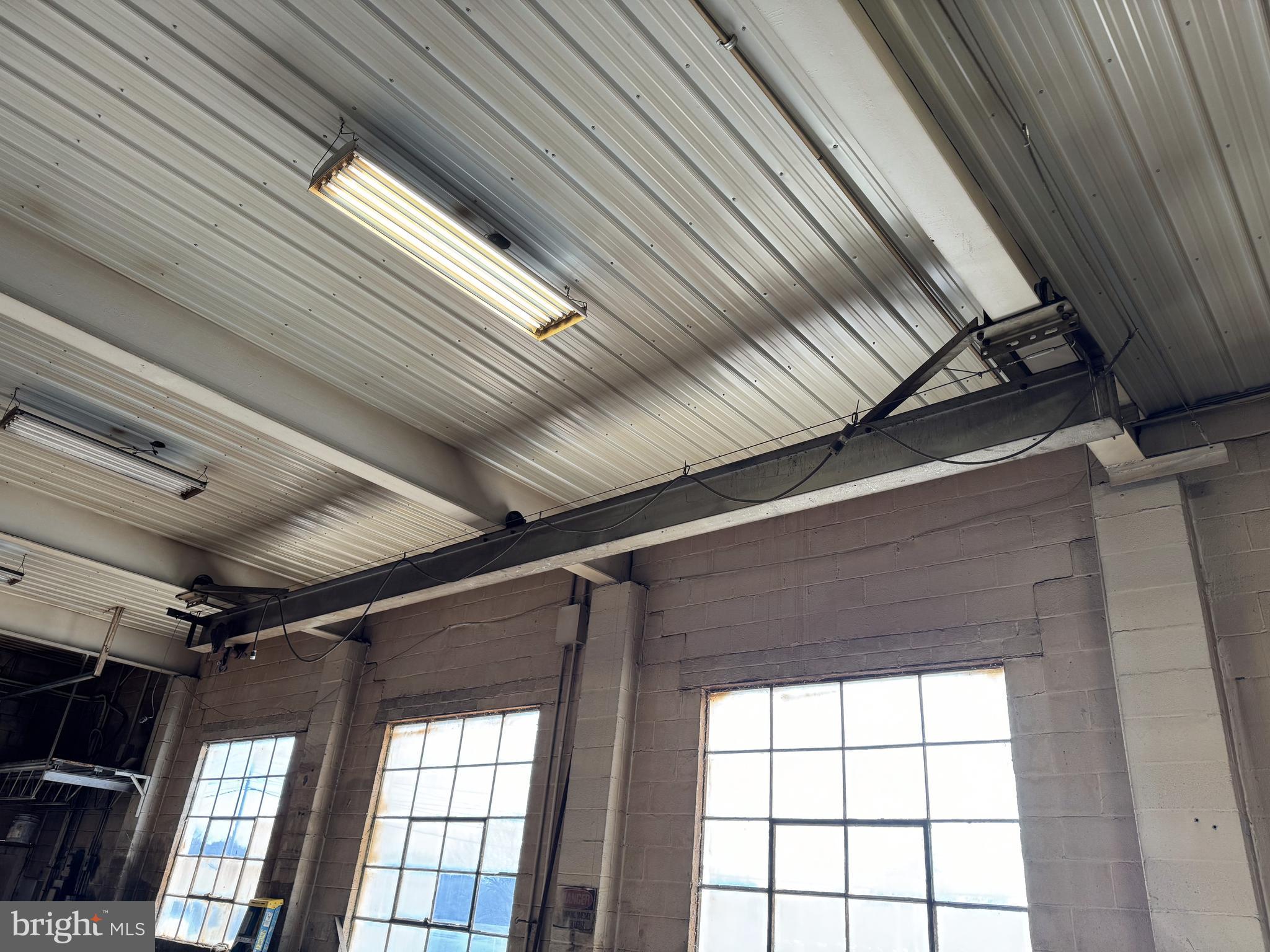 1831 W COLLEGE AVENUE