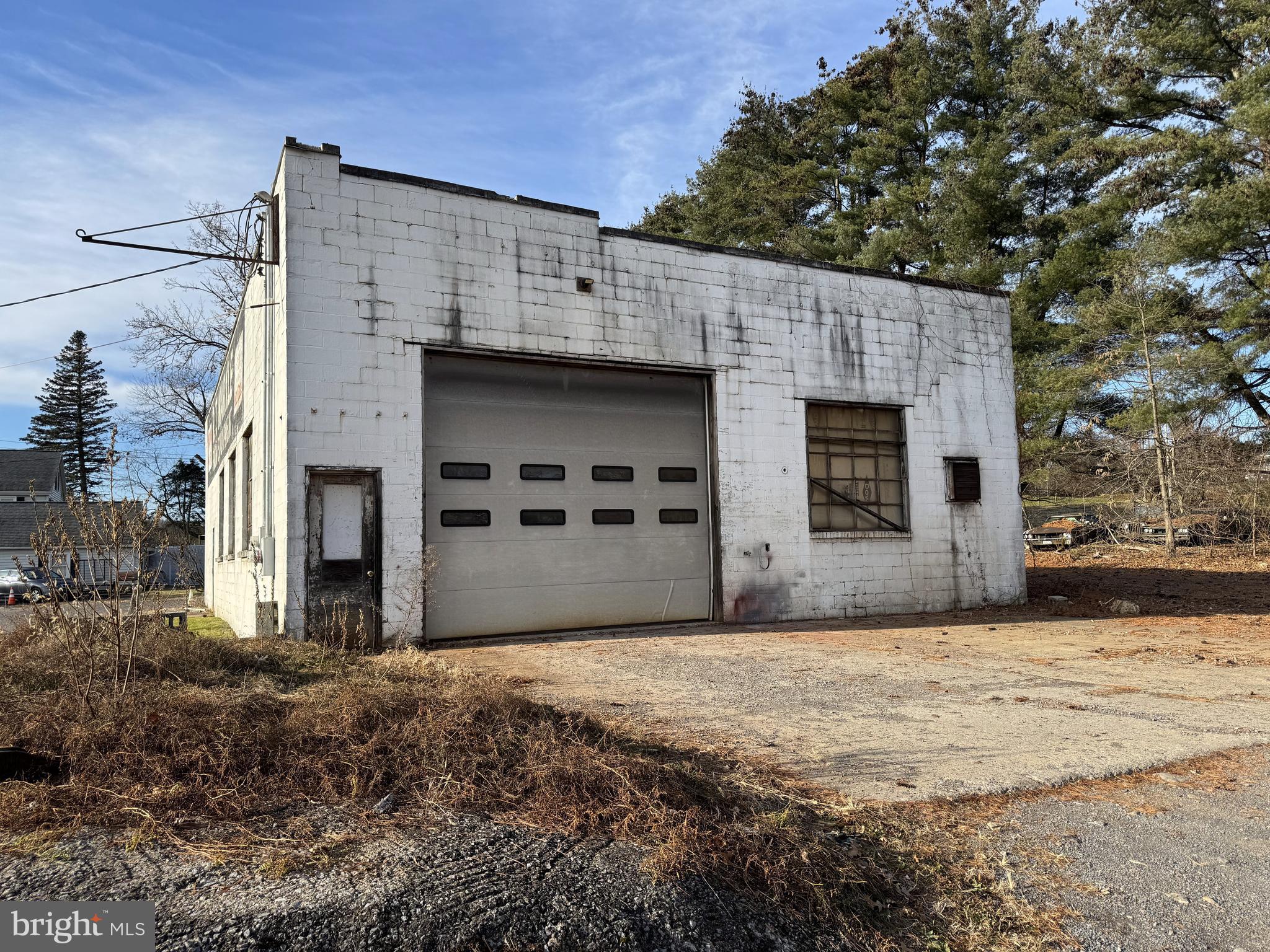 1831 W COLLEGE AVENUE