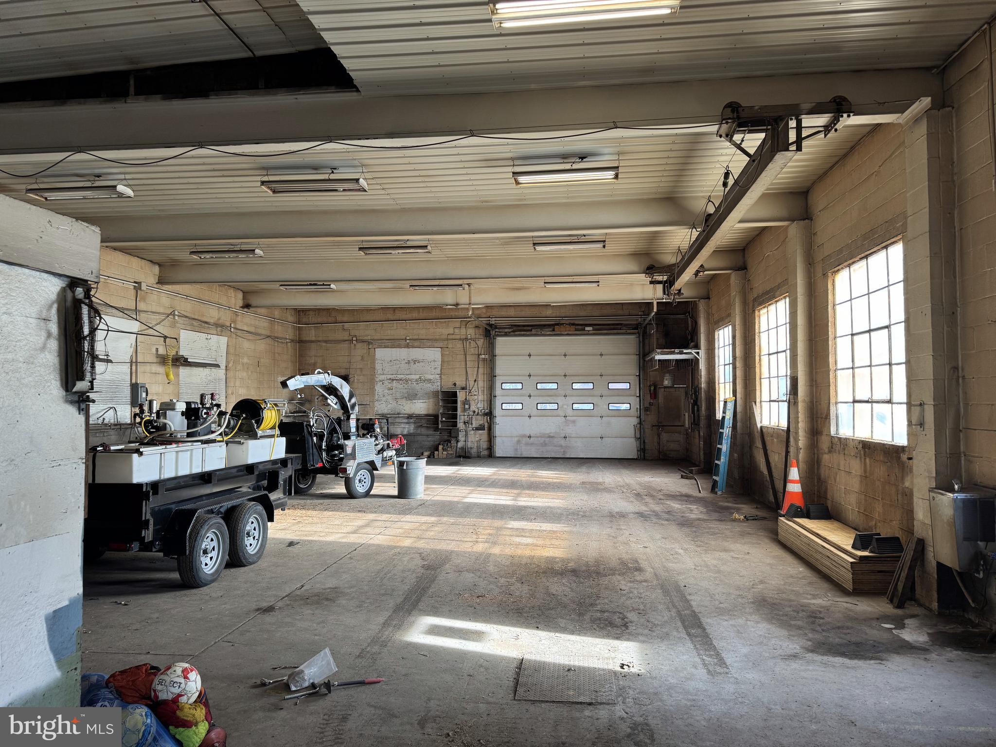 1831 W COLLEGE AVENUE