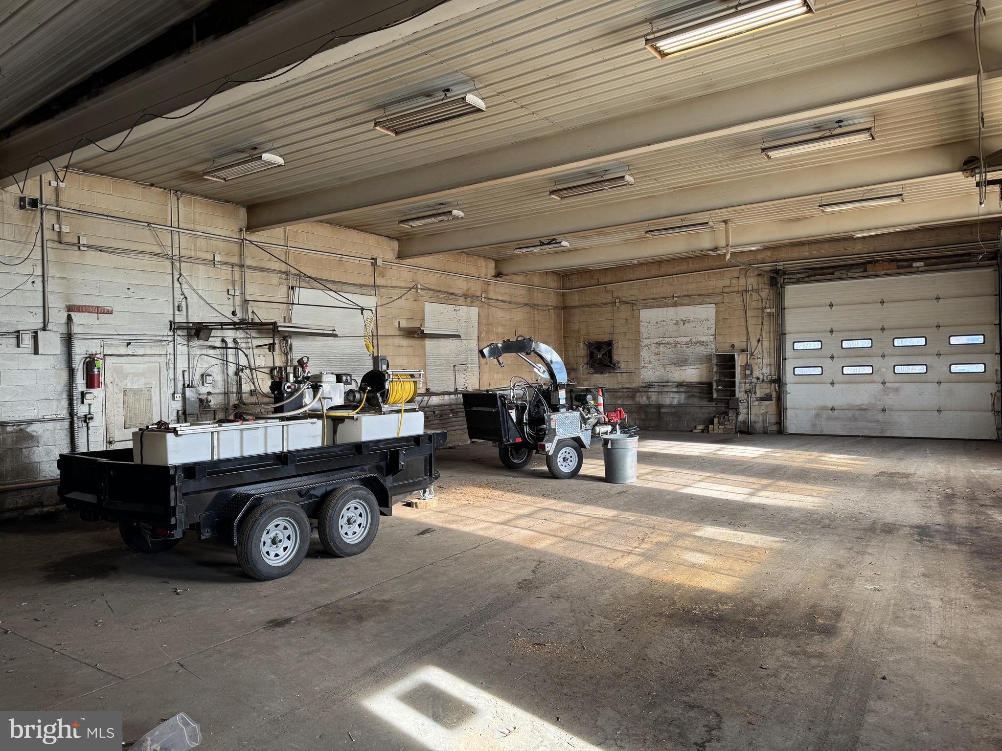 1831 W COLLEGE AVENUE