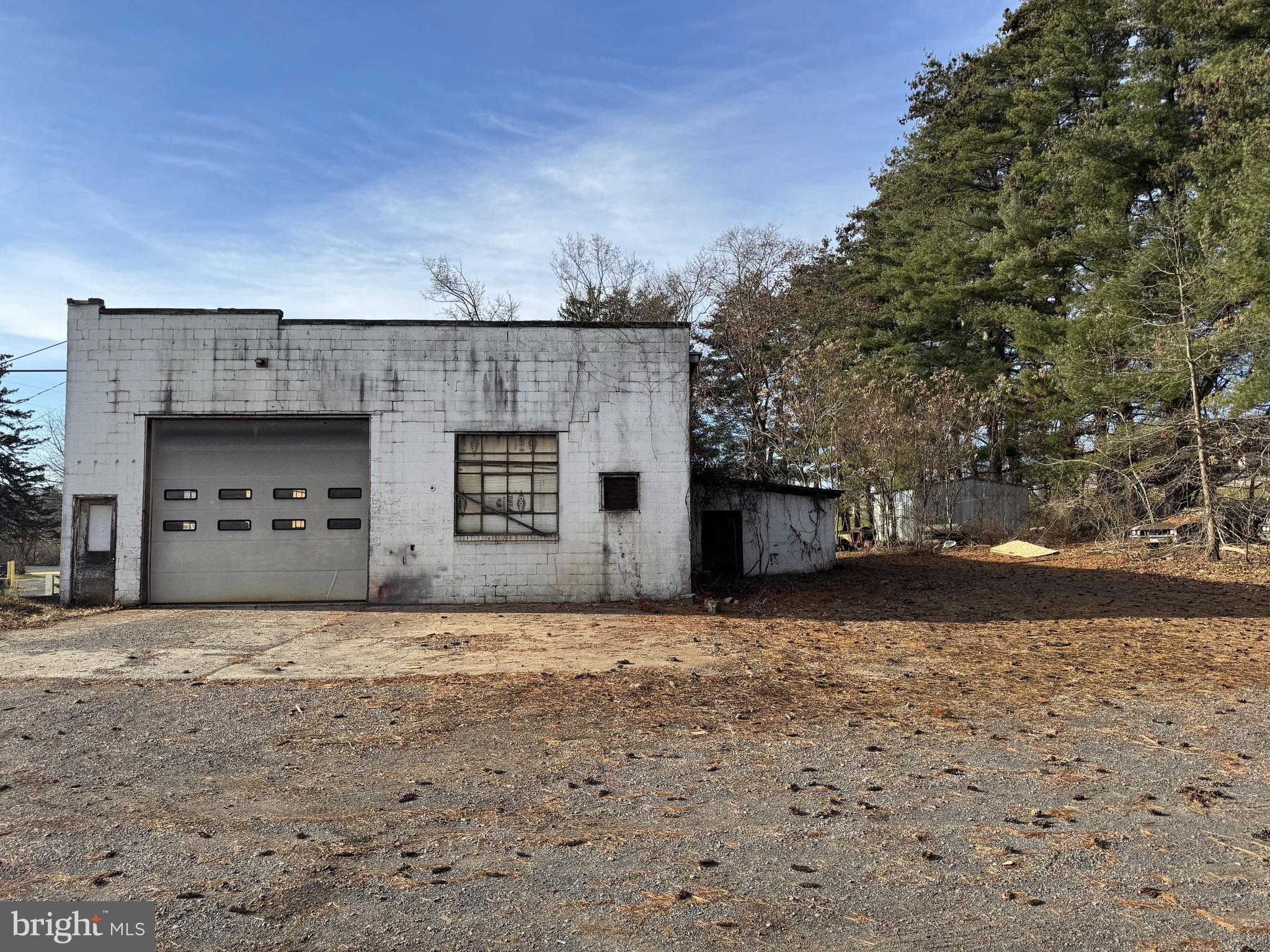 1831 W COLLEGE AVENUE