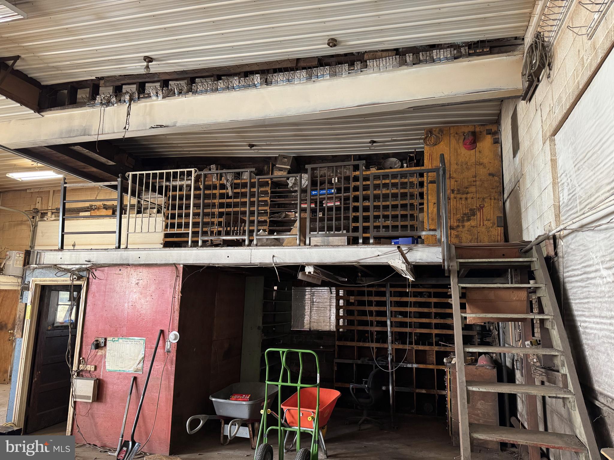 1831 W COLLEGE AVENUE