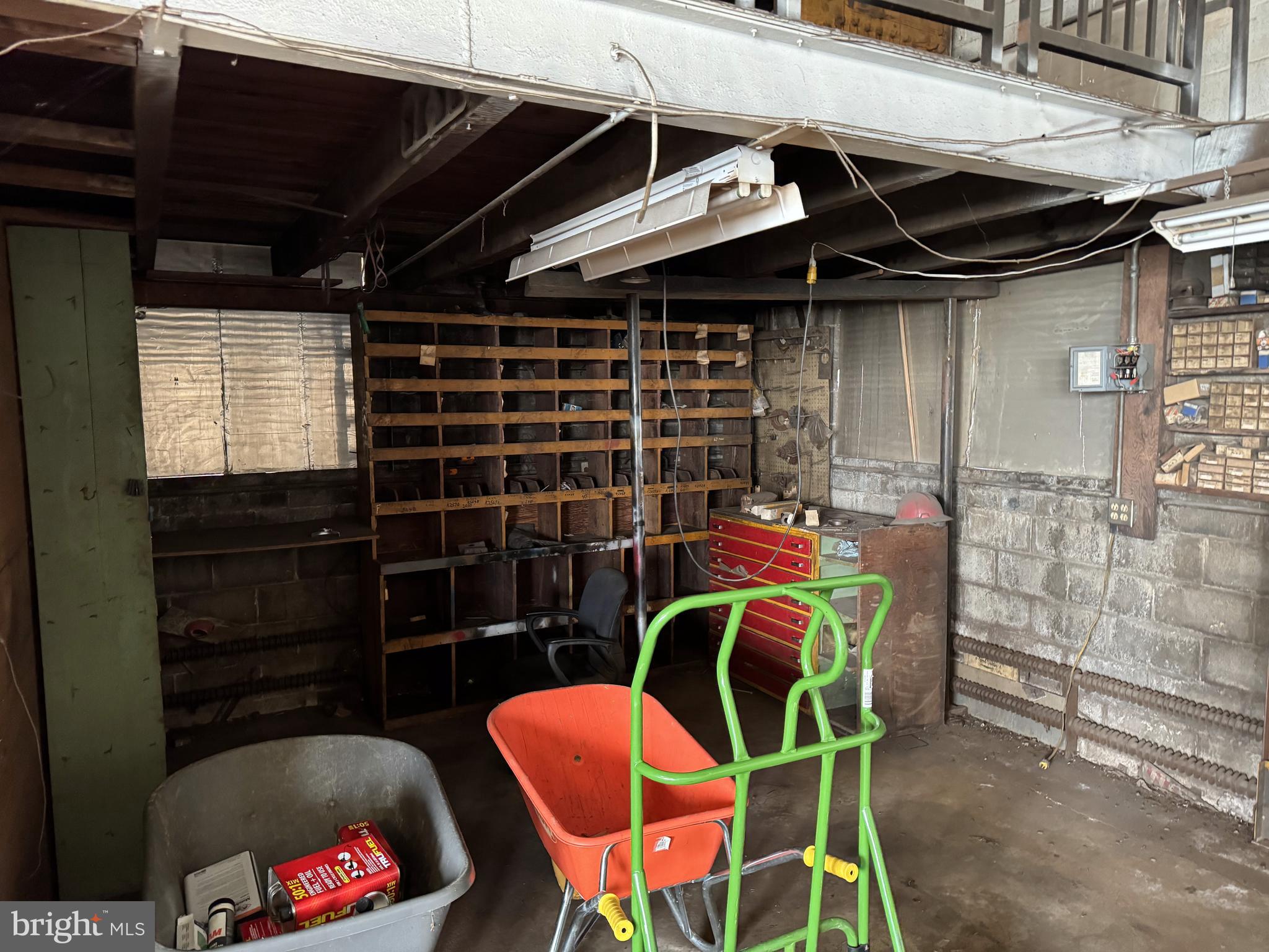 1831 W COLLEGE AVENUE