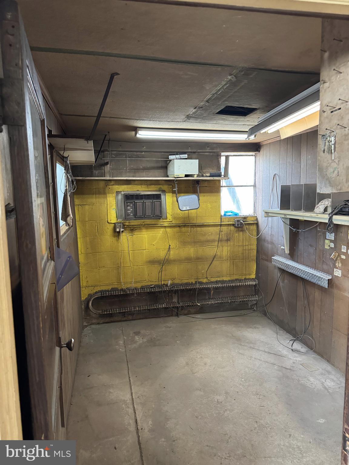 1831 W COLLEGE AVENUE