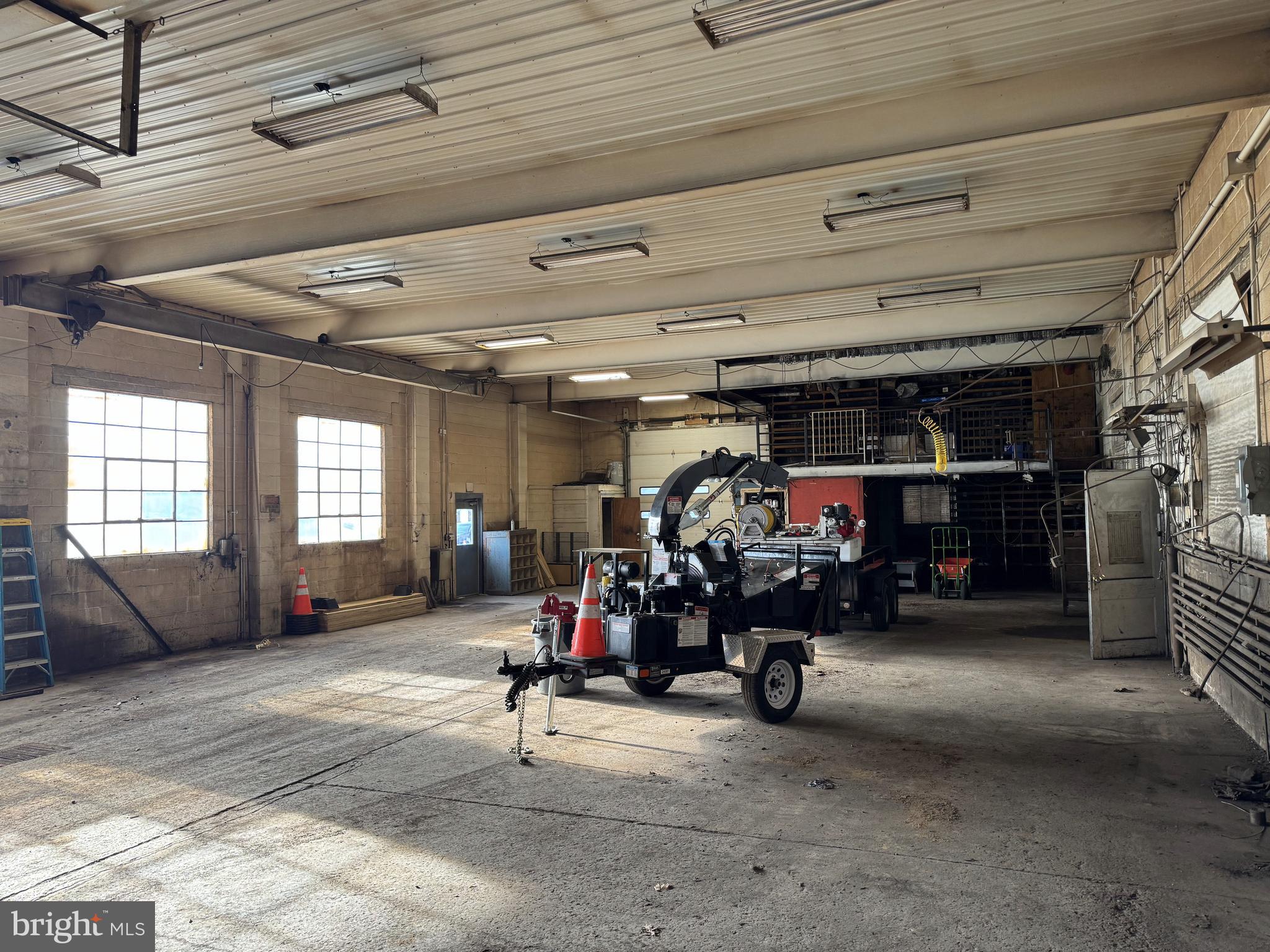 1831 W COLLEGE AVENUE