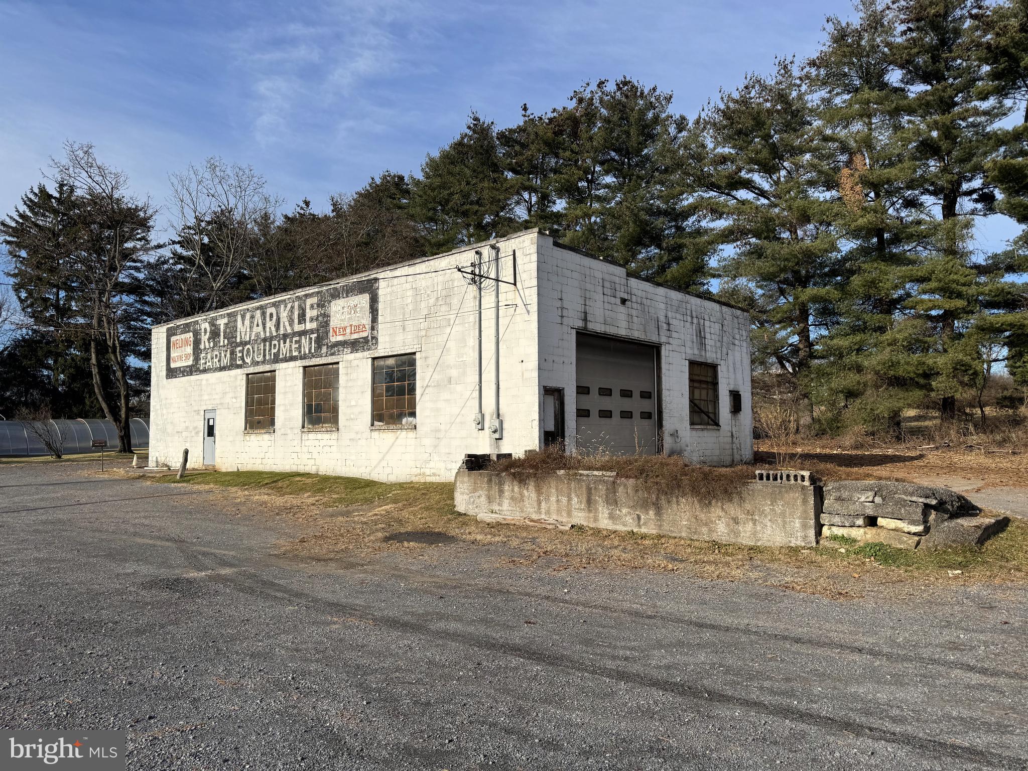 1831 W COLLEGE AVENUE