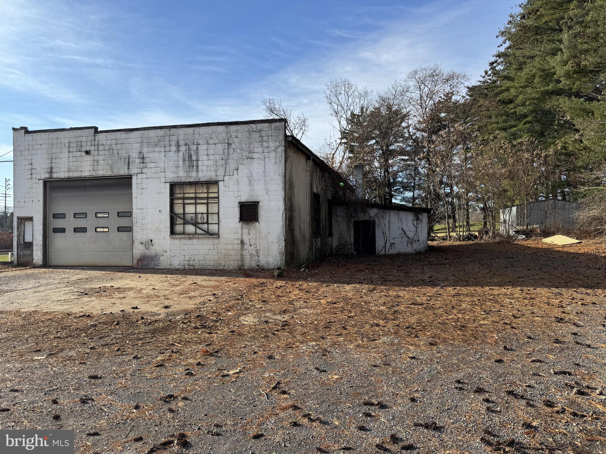 1831 W COLLEGE AVENUE