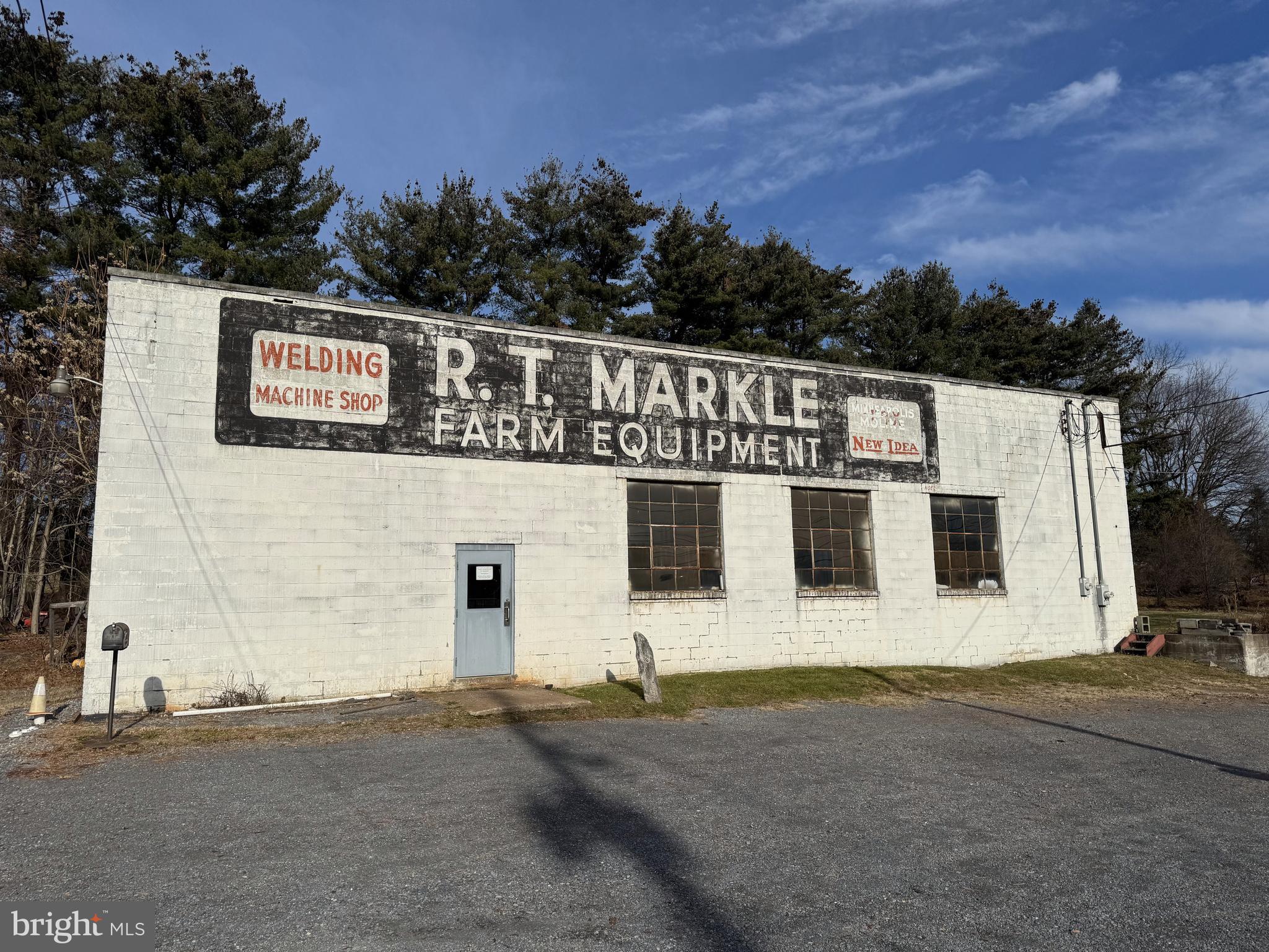 1831 W COLLEGE AVENUE