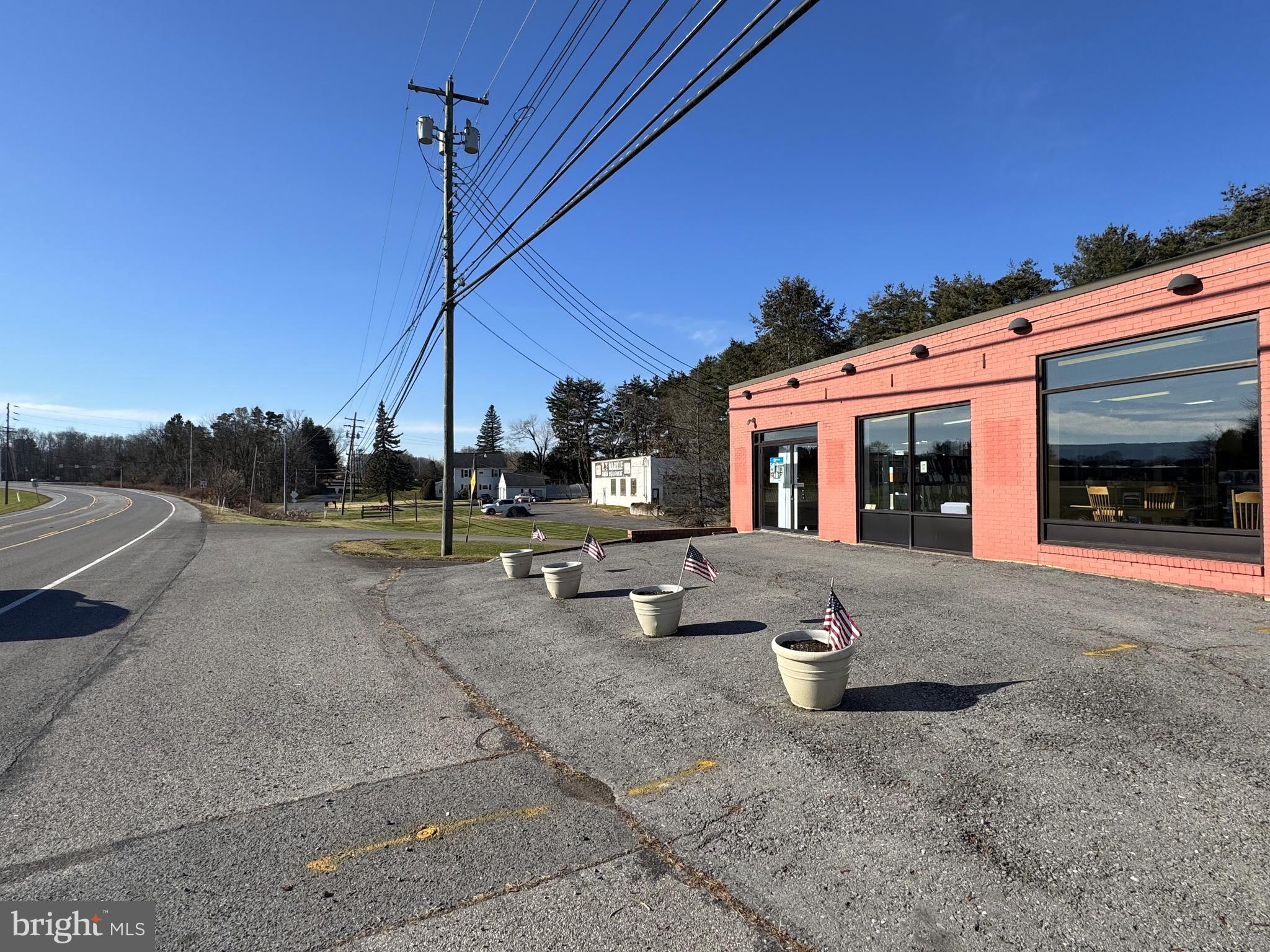 1821 W COLLEGE AVENUE