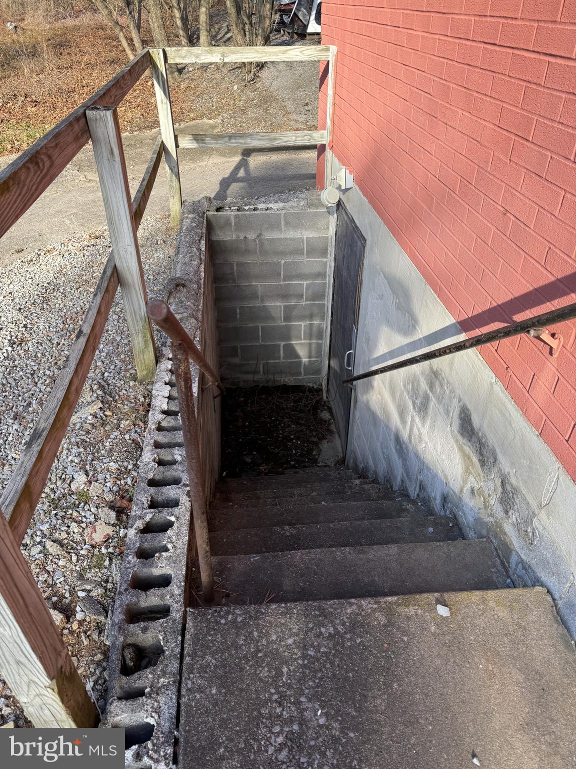 1821 W COLLEGE AVENUE