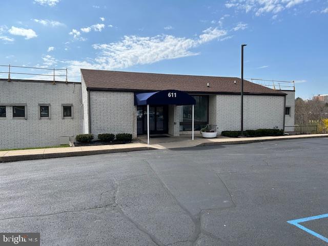 611 UNIVERSITY DRIVE 210