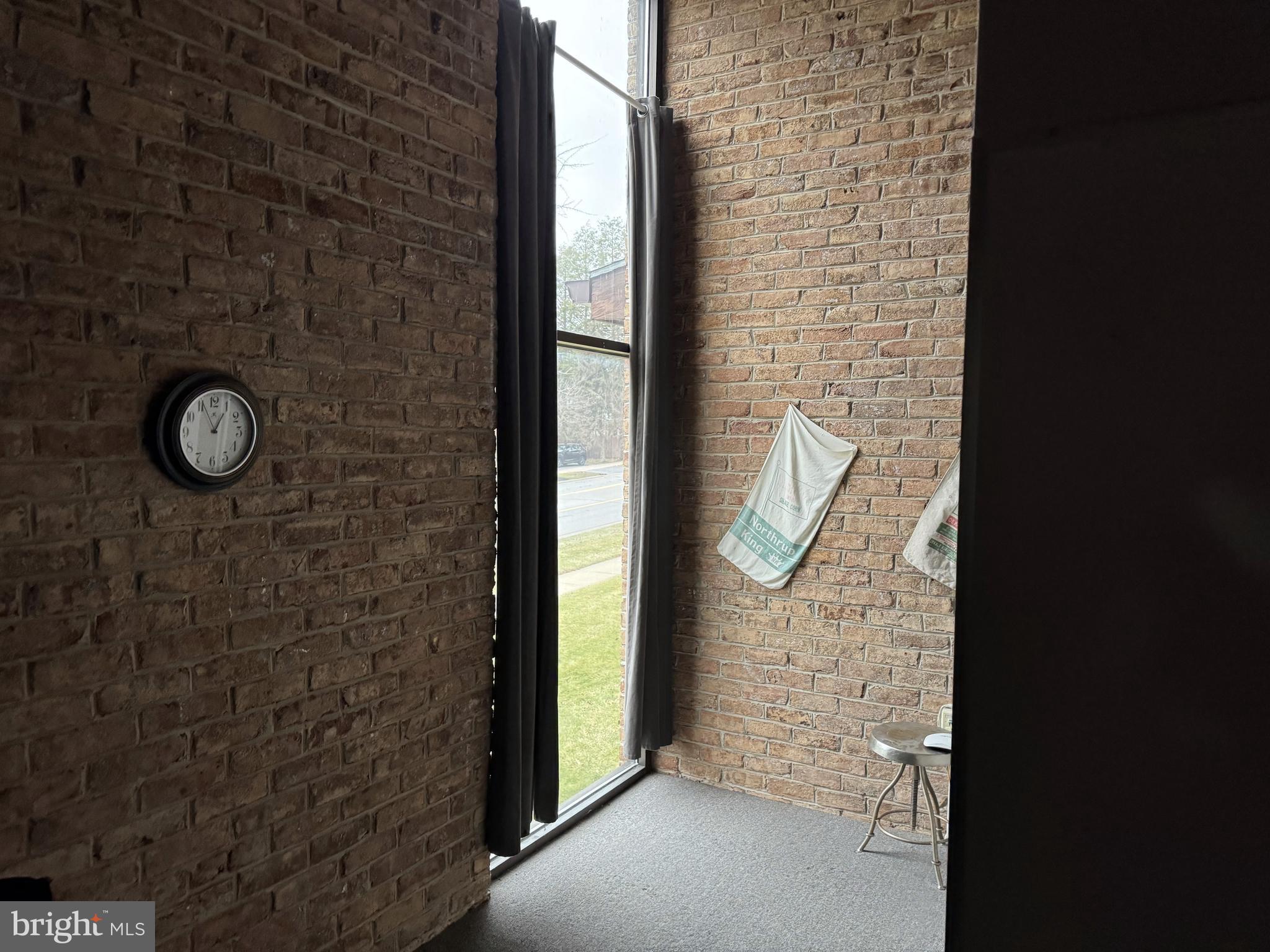 911 UNIVERSITY DRIVE