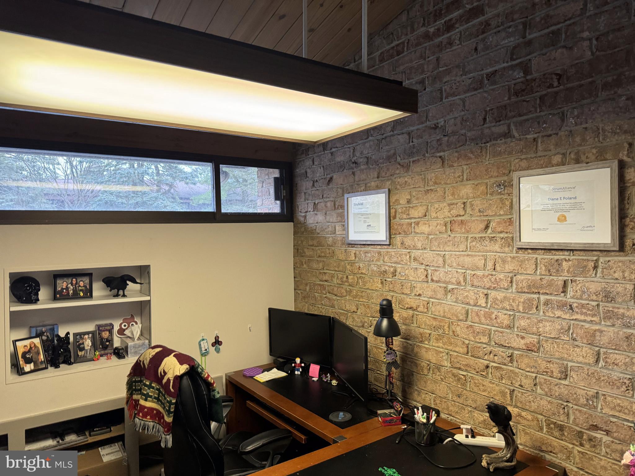 911 UNIVERSITY DRIVE