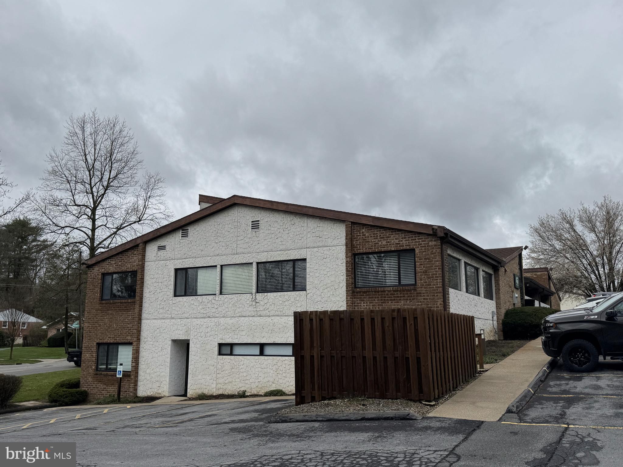 911 UNIVERSITY DRIVE