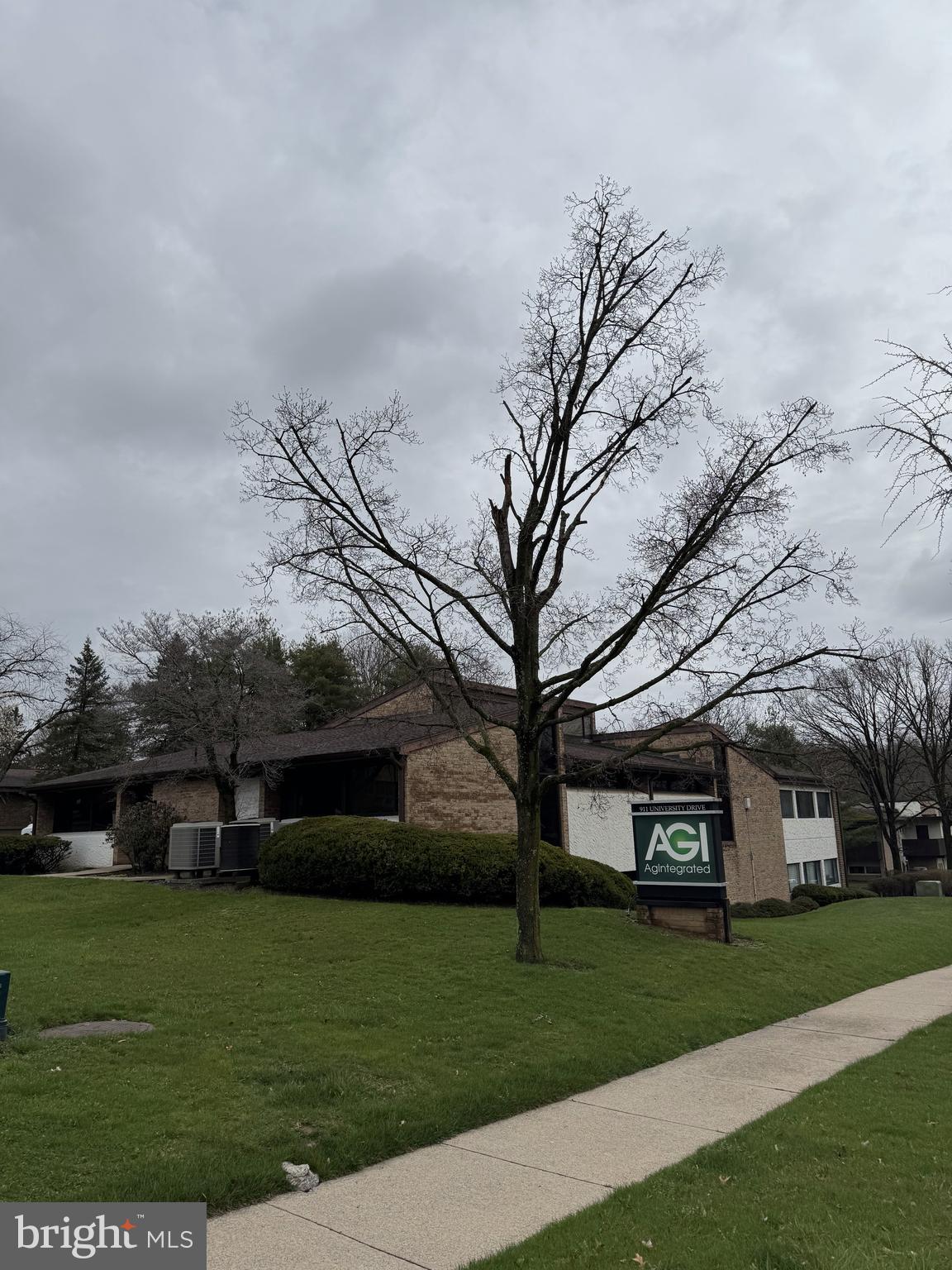 911 UNIVERSITY DRIVE