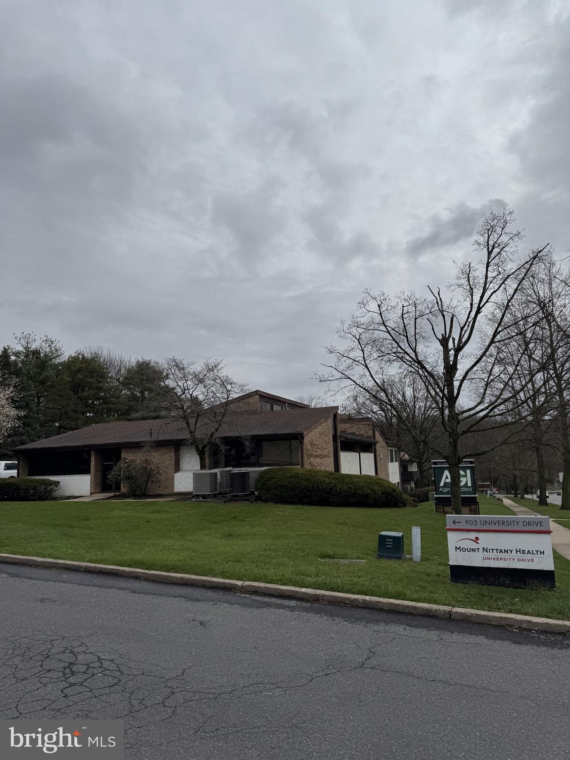 911 UNIVERSITY DRIVE