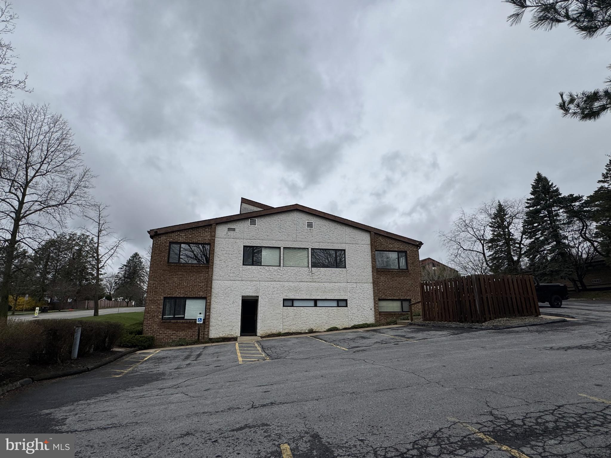 911 UNIVERSITY DRIVE