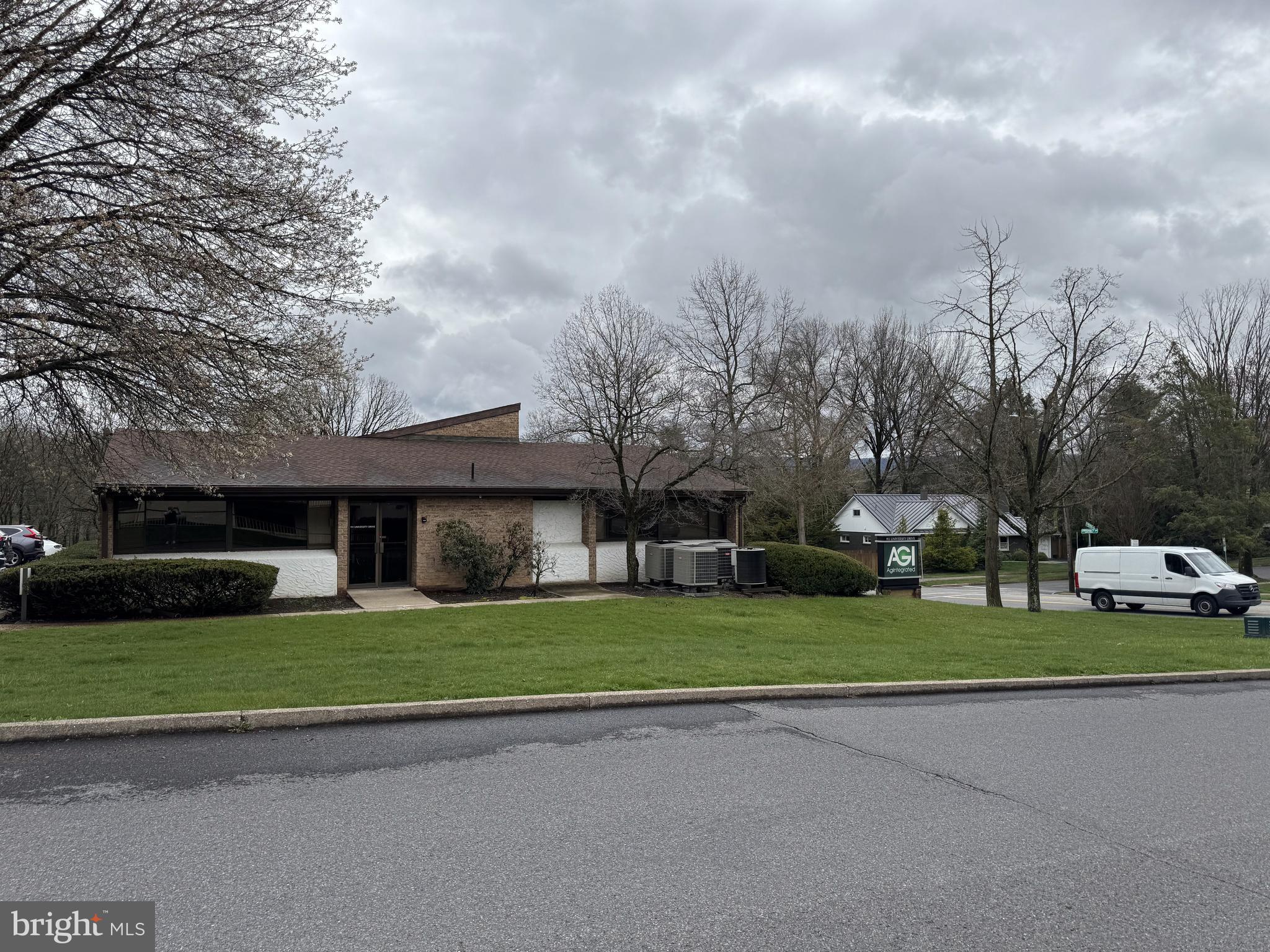 911 UNIVERSITY DRIVE