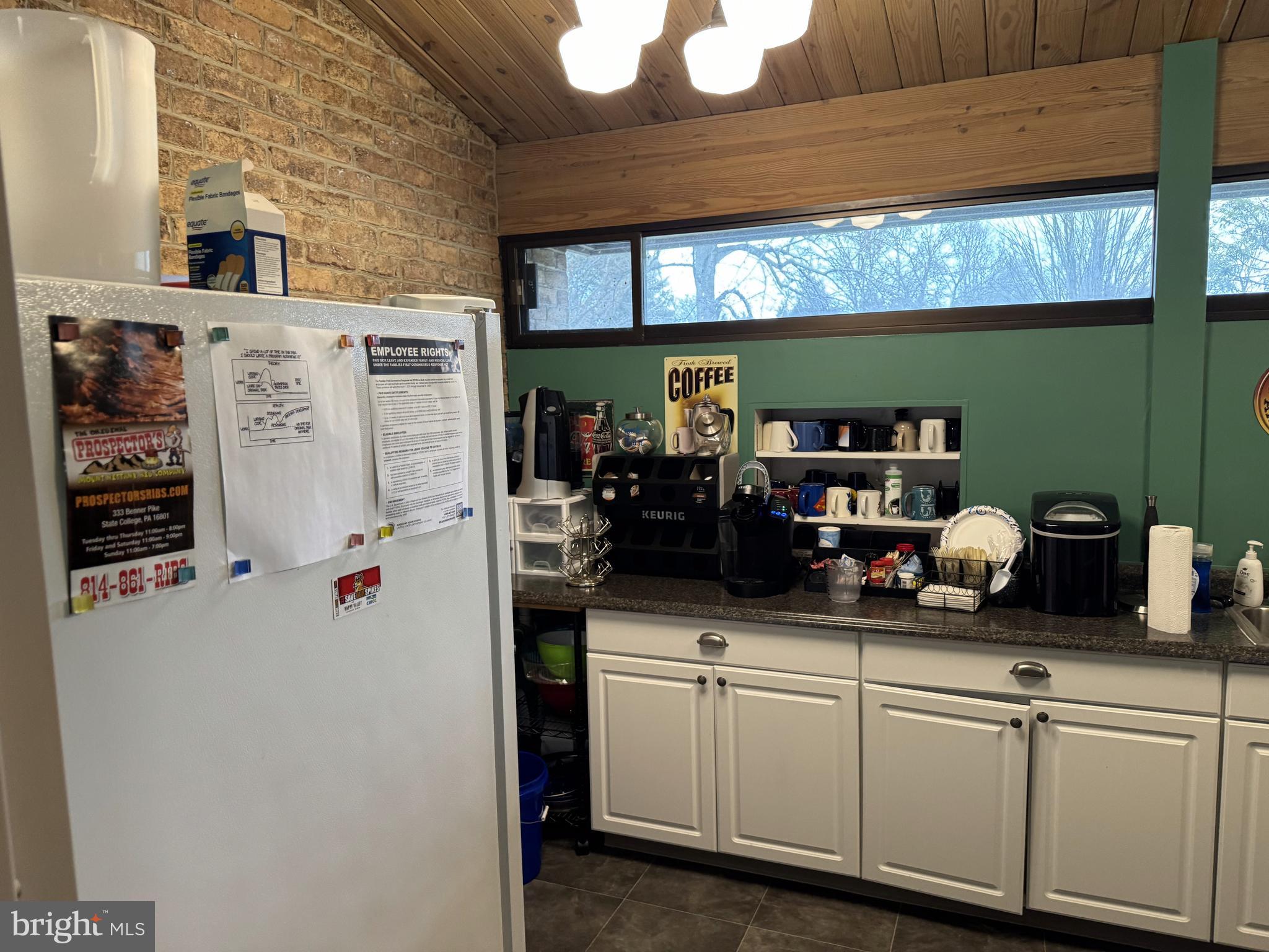 911 UNIVERSITY DRIVE