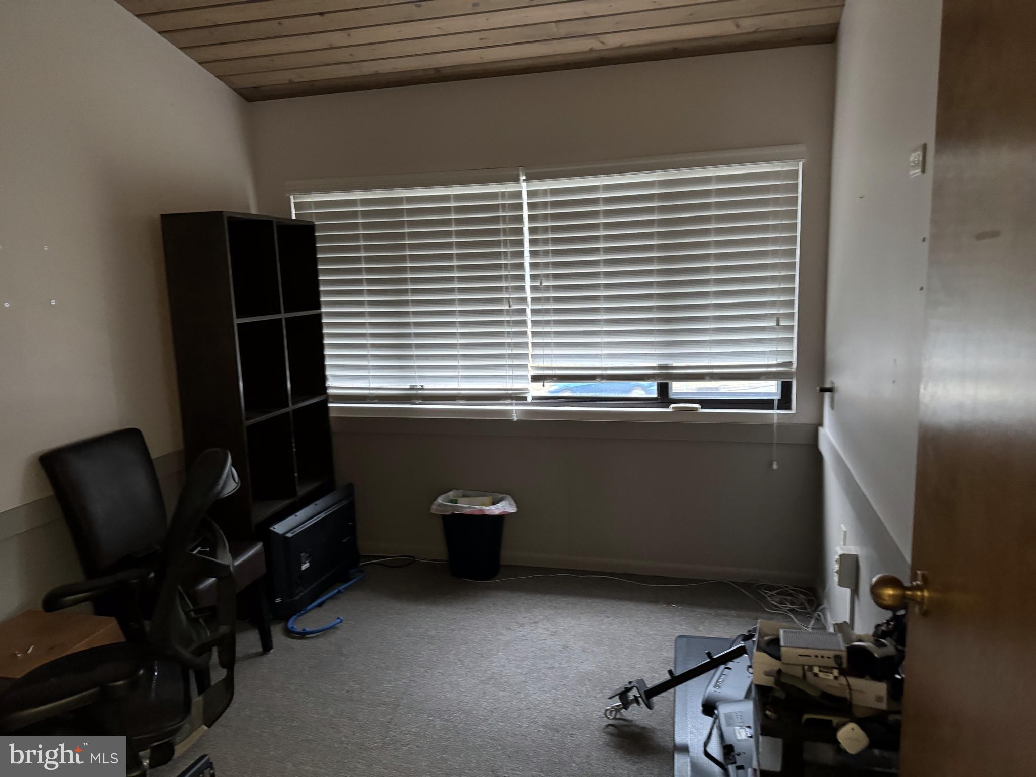 911 UNIVERSITY DRIVE