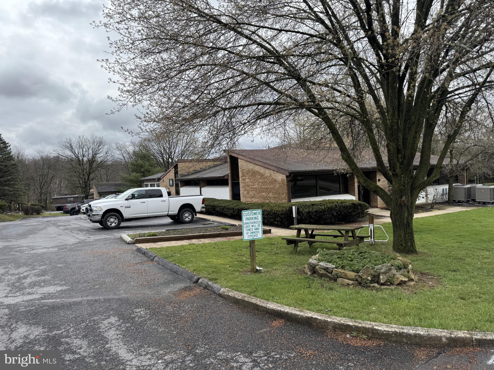 911 UNIVERSITY DRIVE