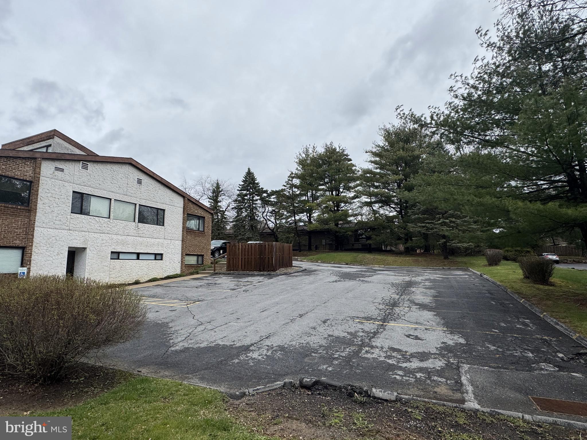 911 UNIVERSITY DRIVE