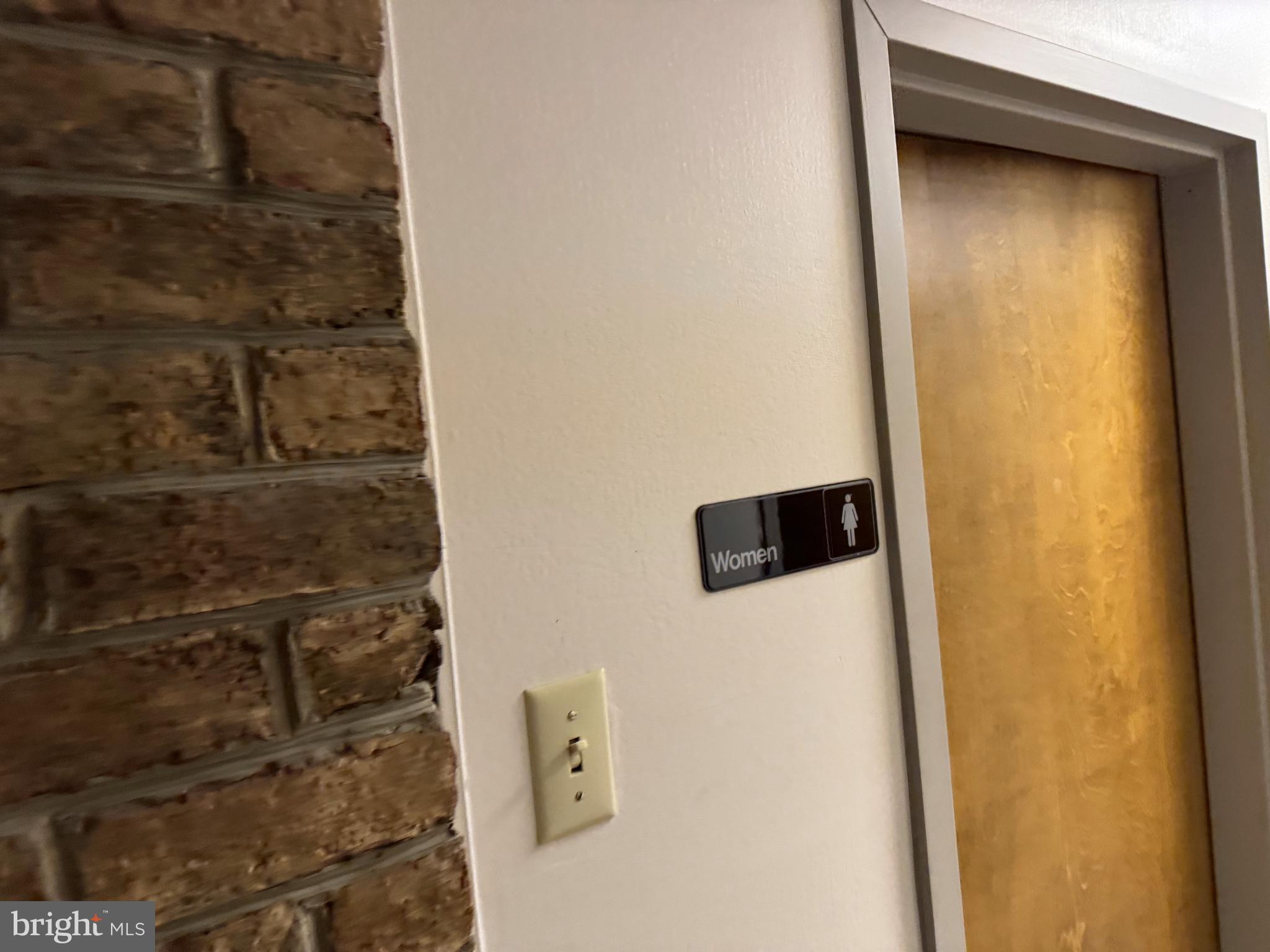 911 UNIVERSITY DRIVE