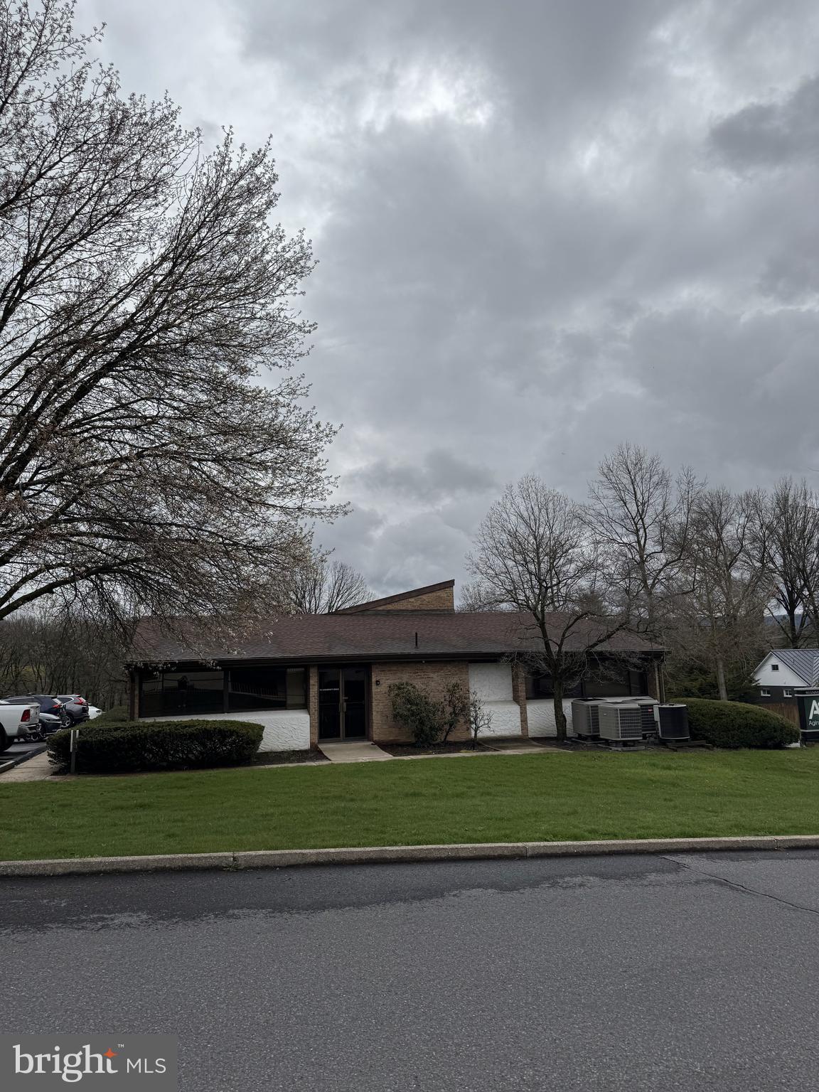 911 UNIVERSITY DRIVE