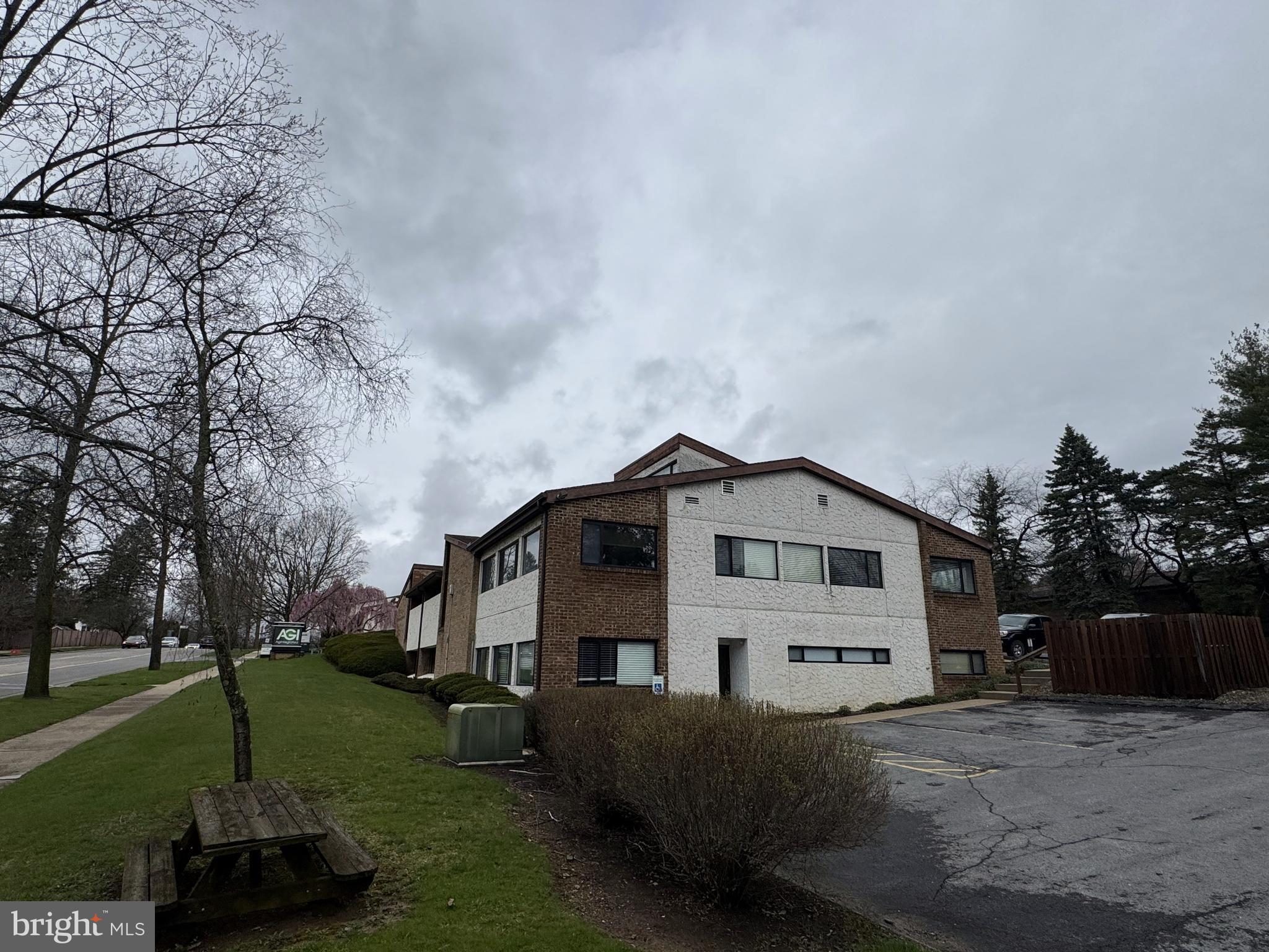 911 UNIVERSITY DRIVE