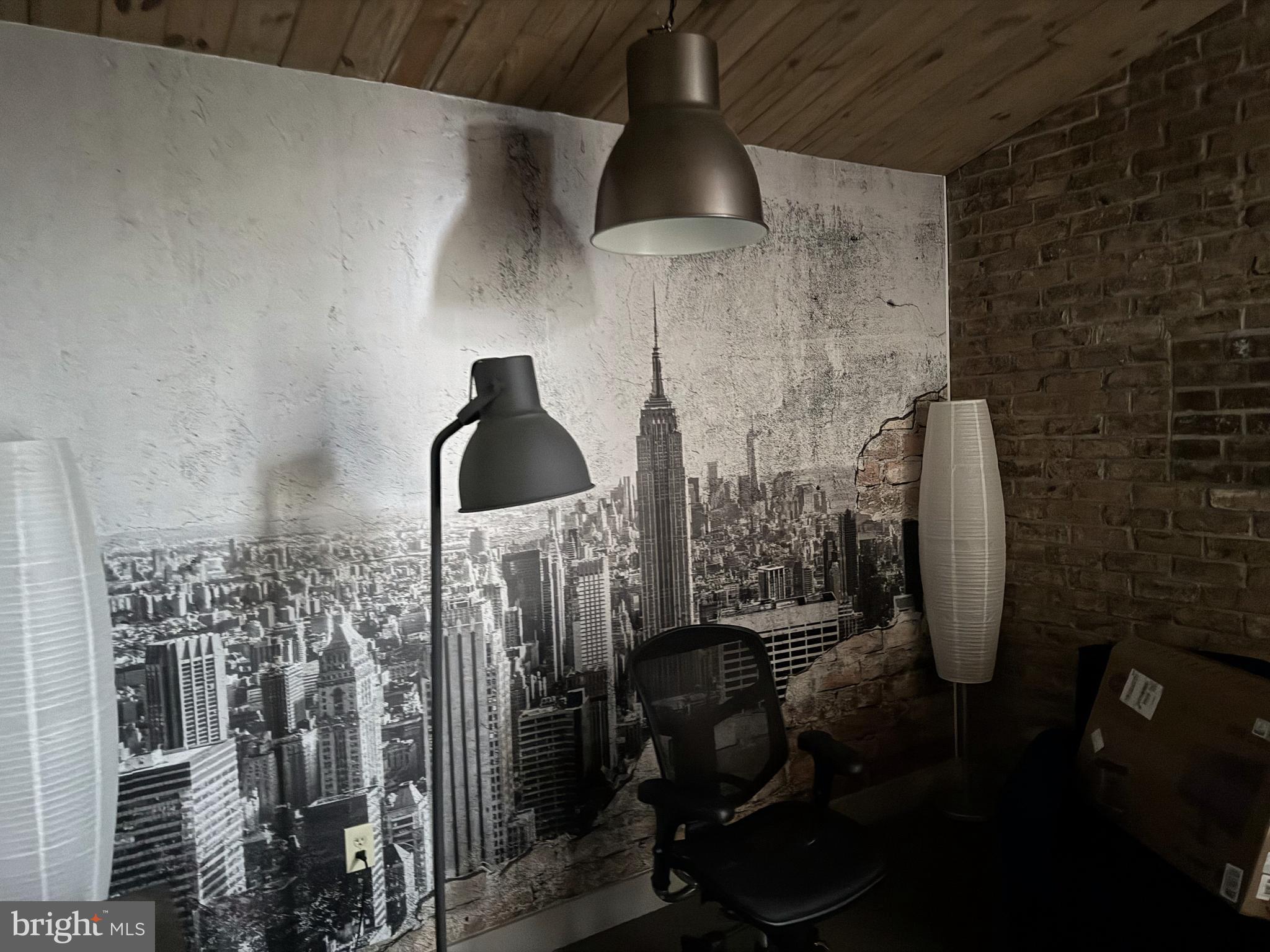 911 UNIVERSITY DRIVE