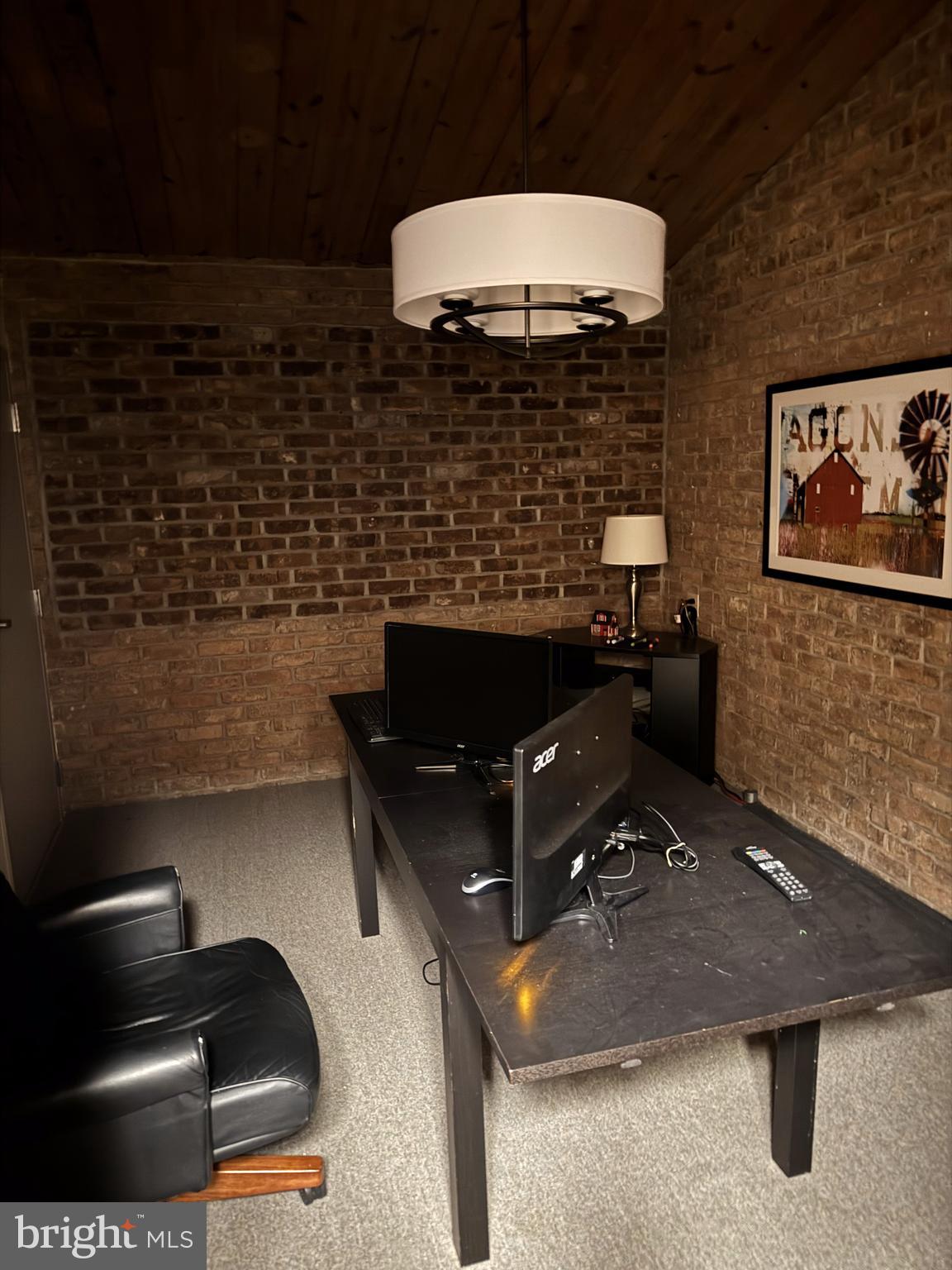 911 UNIVERSITY DRIVE