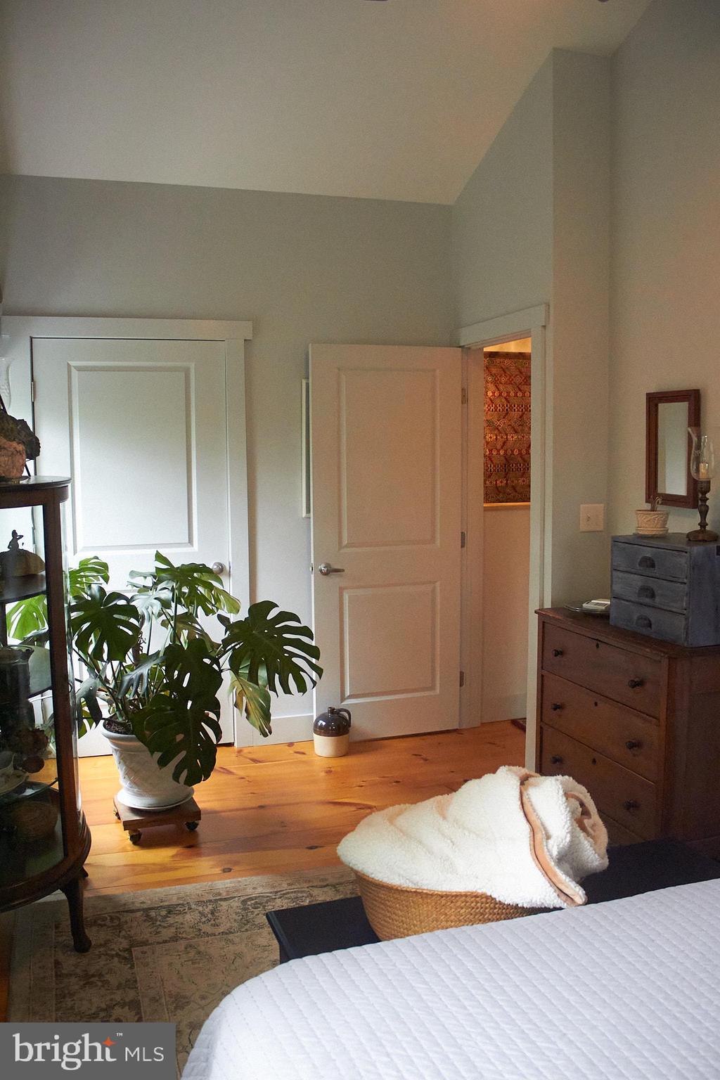 647 E CHESTNUT STREET