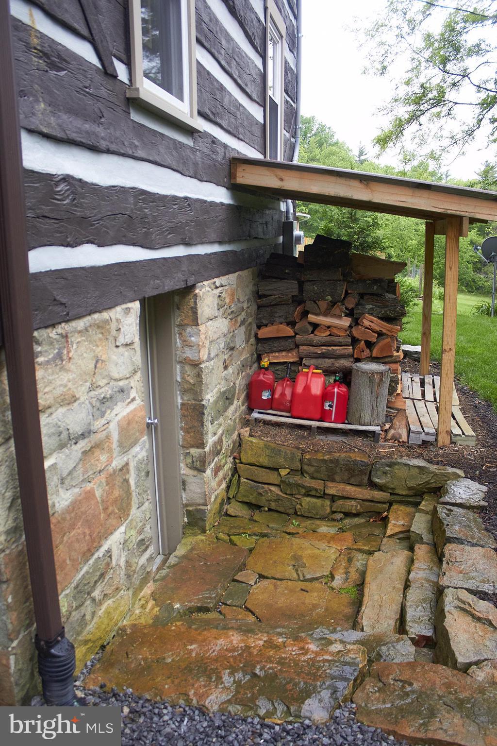 647 E CHESTNUT STREET