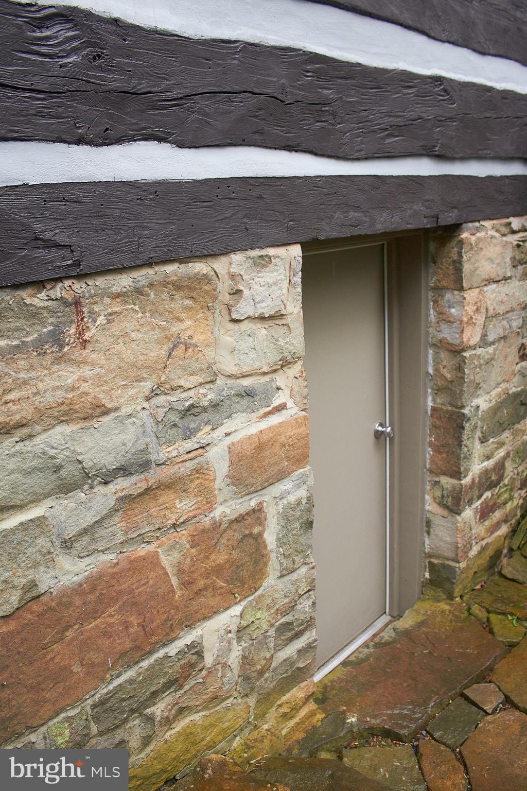 647 E CHESTNUT STREET